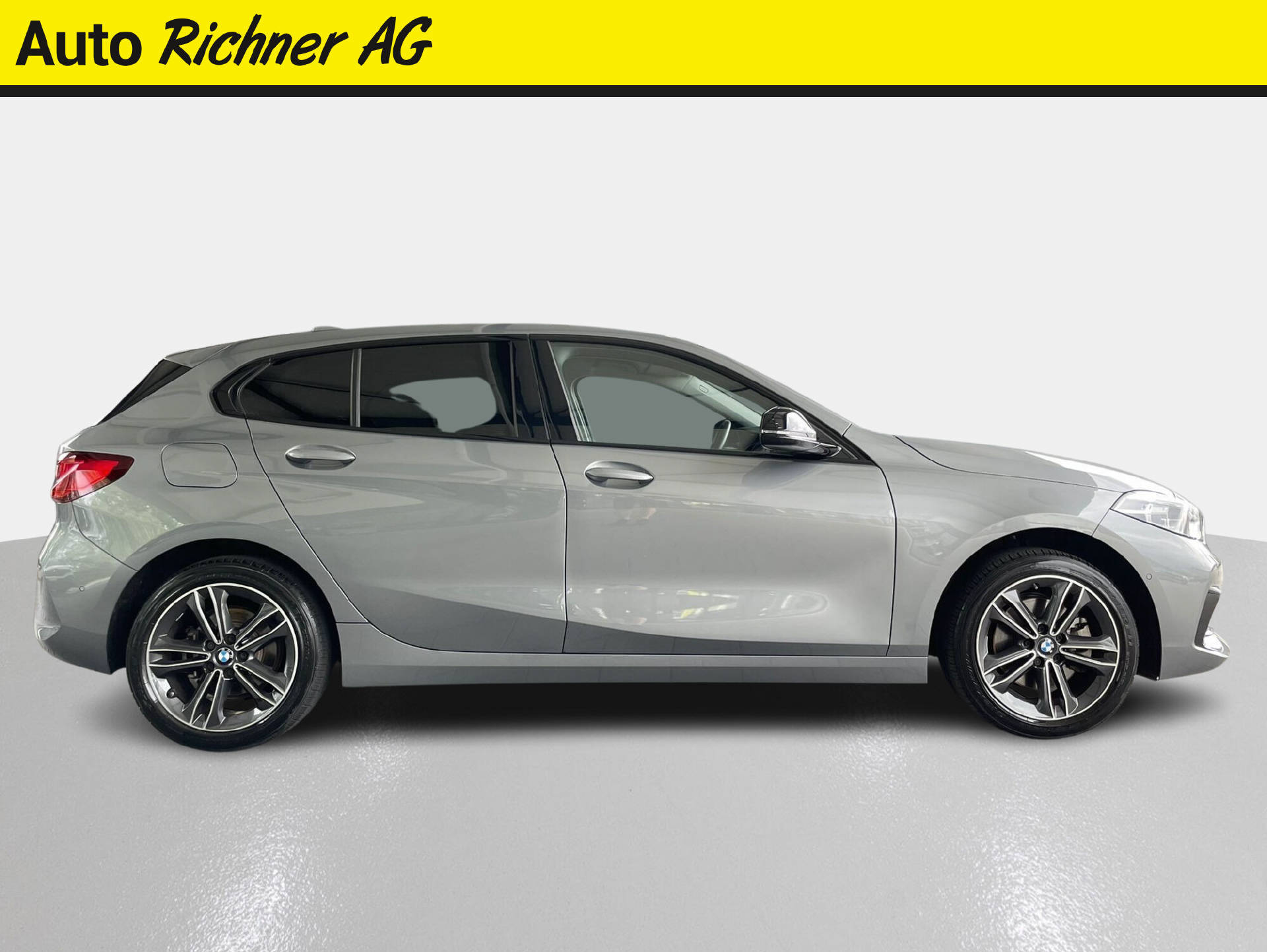 BMW 118i-image-2