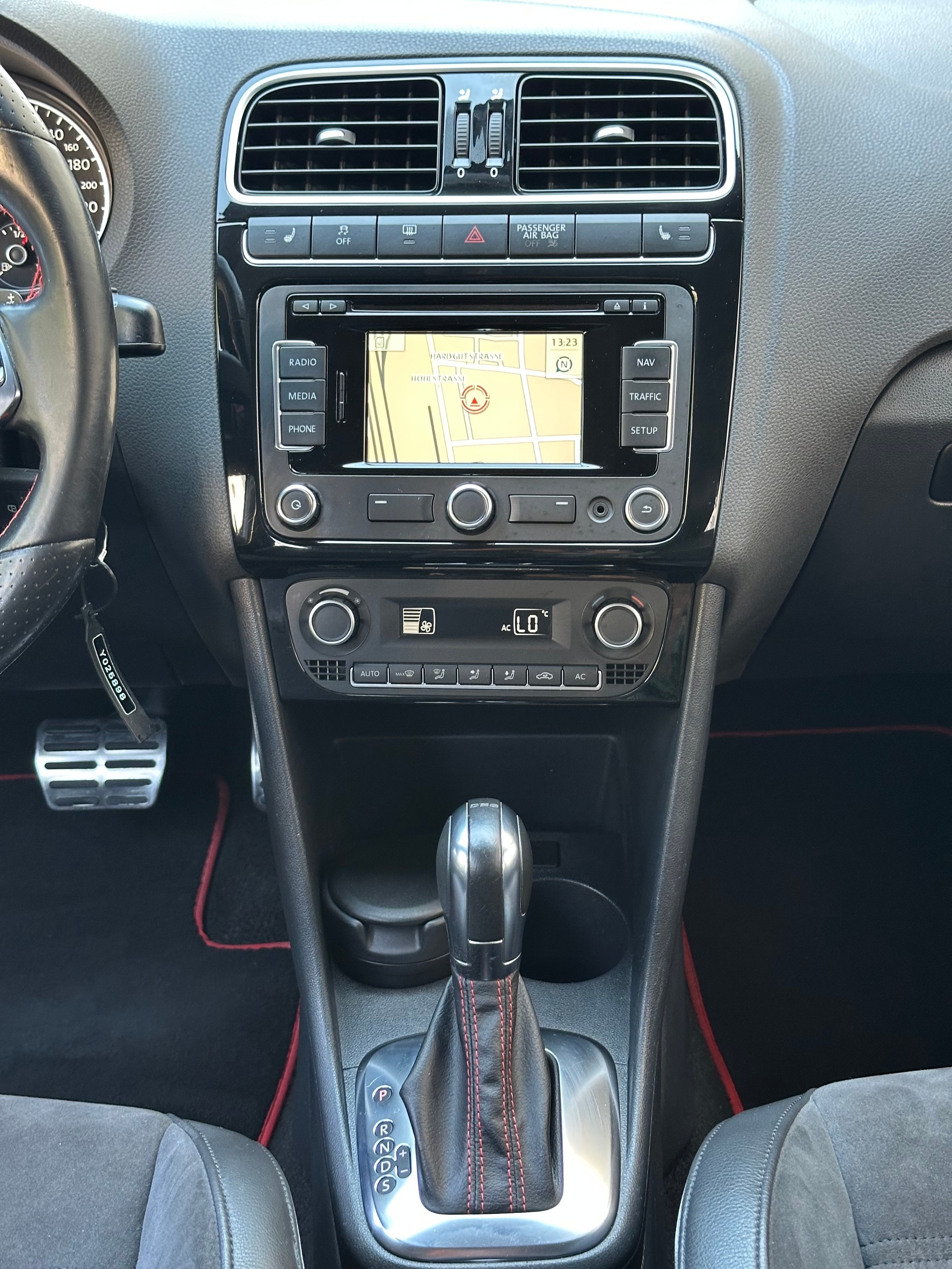 VW Polo 1.4 TSI GTI Carbon Edition DSG-image-17