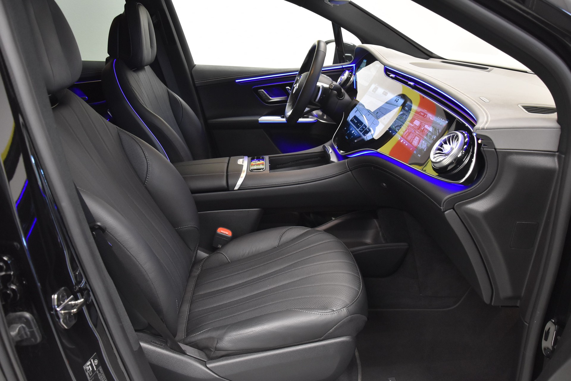 MERCEDES-BENZ EQE SUV 350 4 Matic Executive Edition AMG Line-image-2