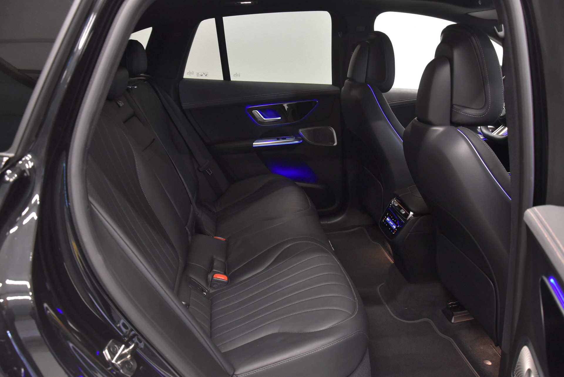 MERCEDES-BENZ EQE SUV 350 4 Matic Executive Edition AMG Line-image-10