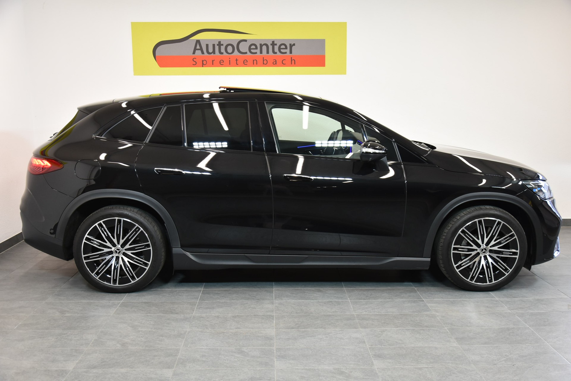 MERCEDES-BENZ EQE SUV 350 4 Matic Executive Edition AMG Line-image-13