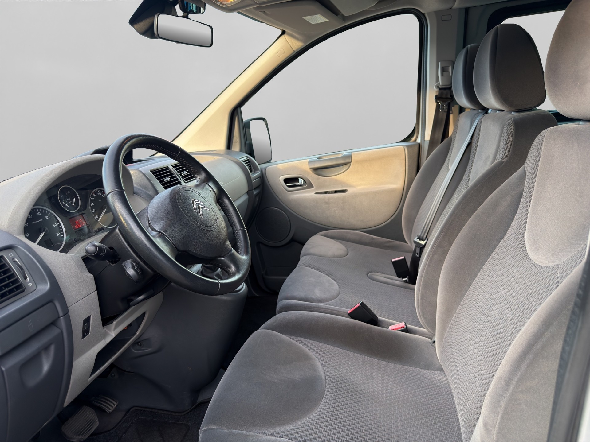 CITROEN Jumpy 2.0 HDi L2H1 Exclusive A-image-8