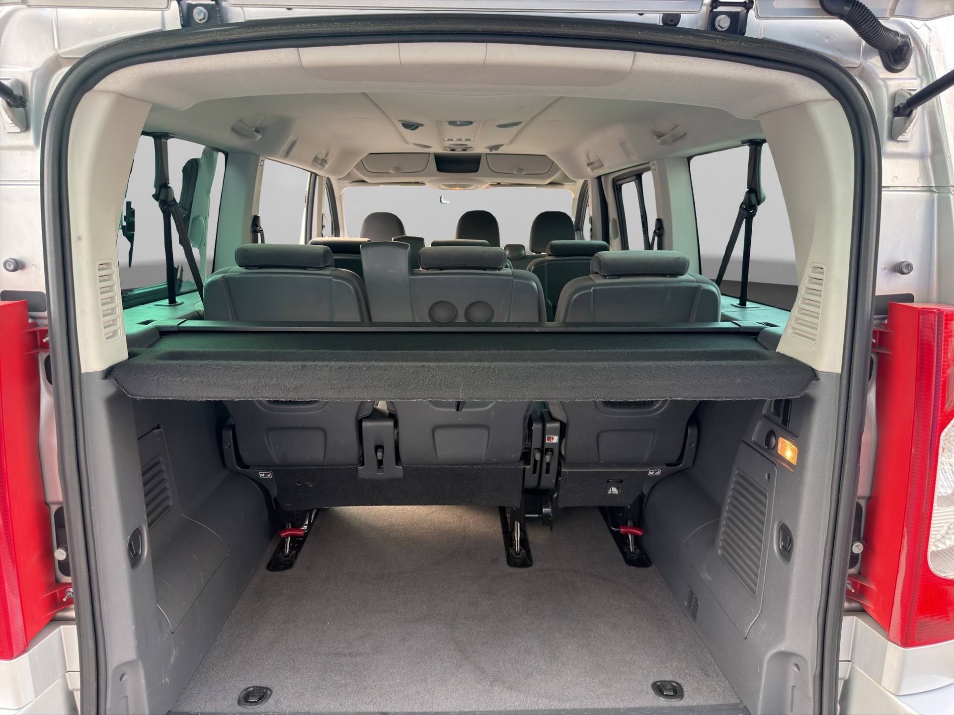 CITROEN Jumpy 2.0 HDi L2H1 Exclusive A-image-13