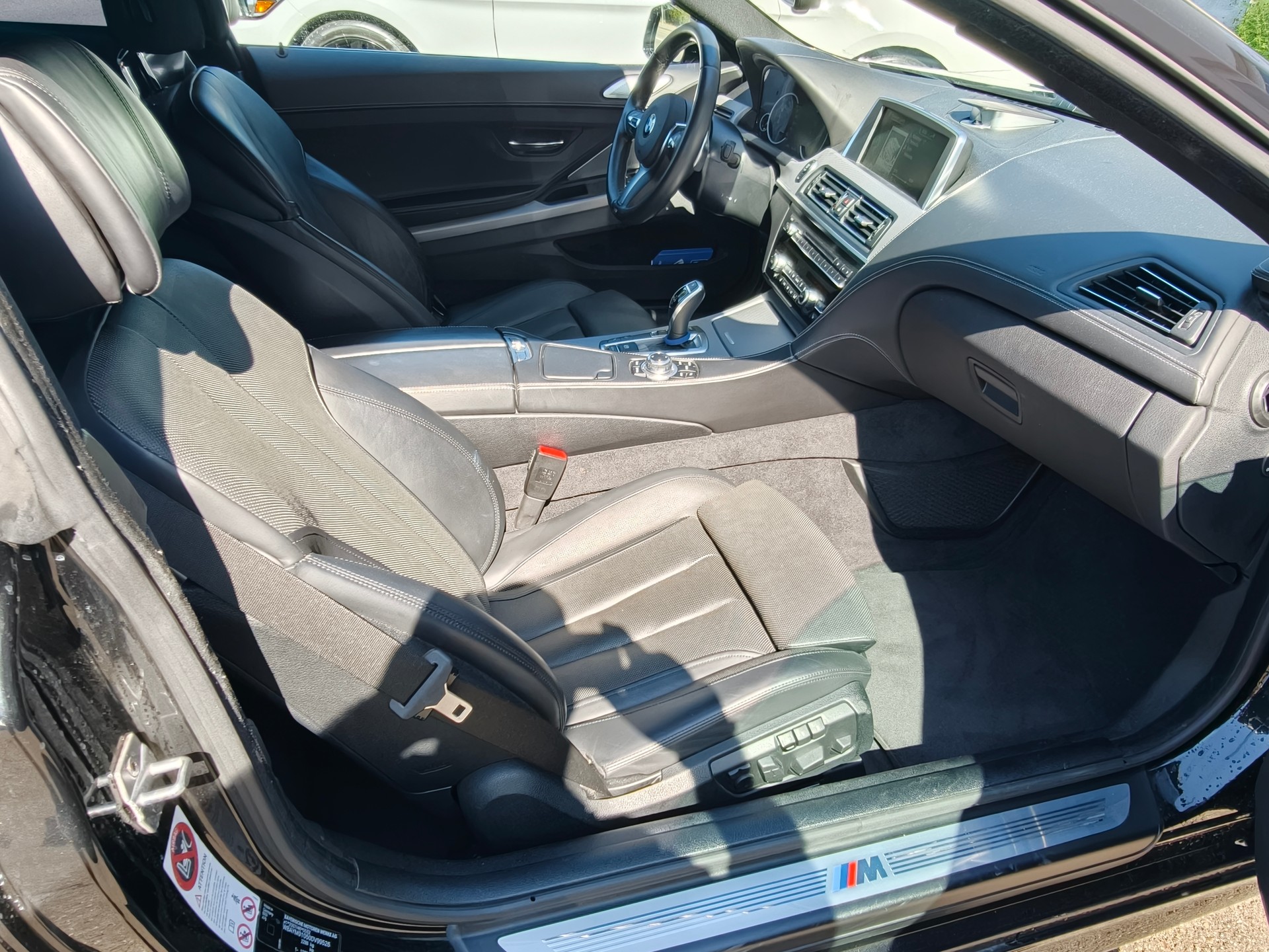 BMW 650i Coupé-image-10