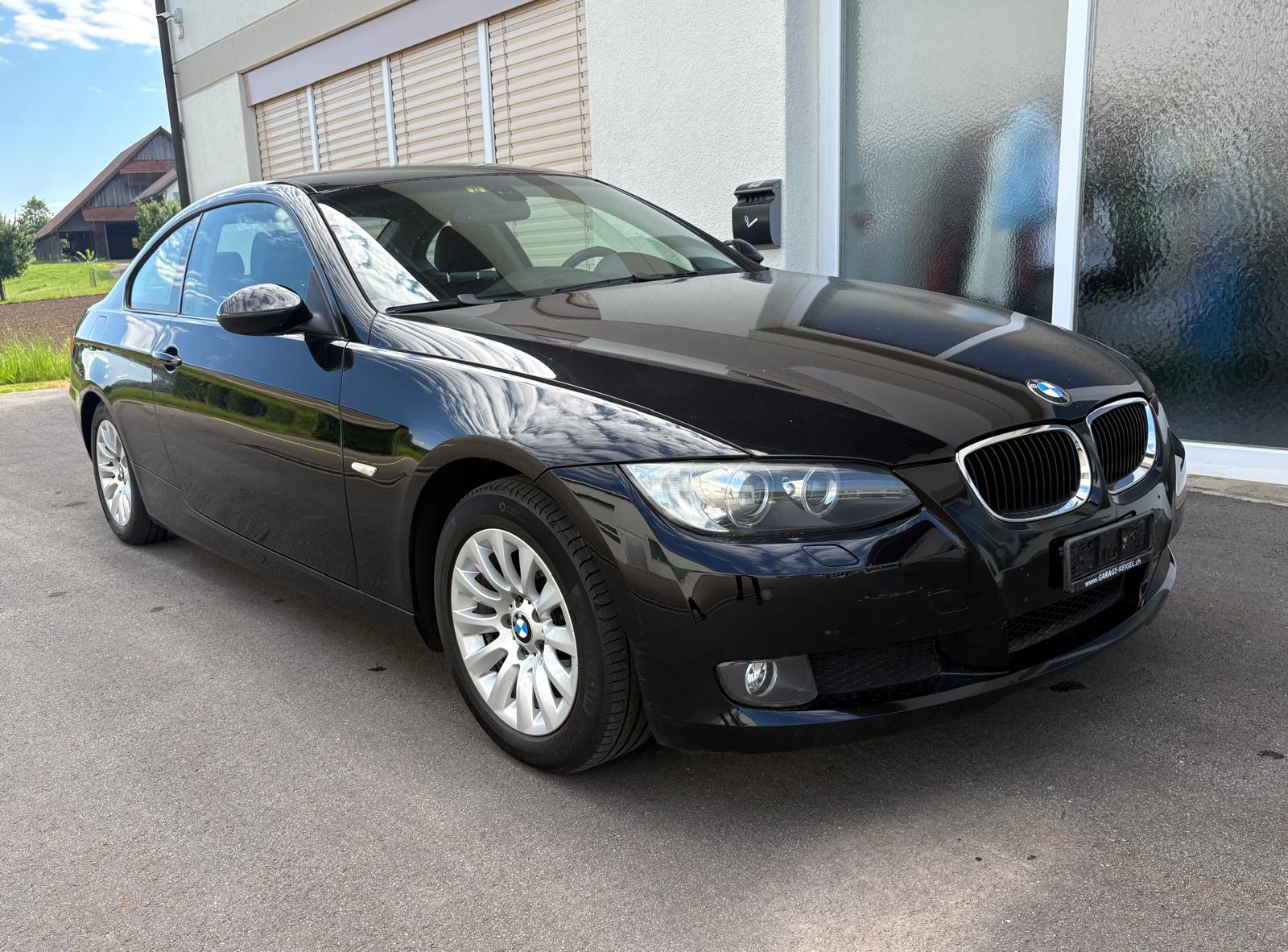 BMW 320i Coupé 6-G Sport Leder-image-0