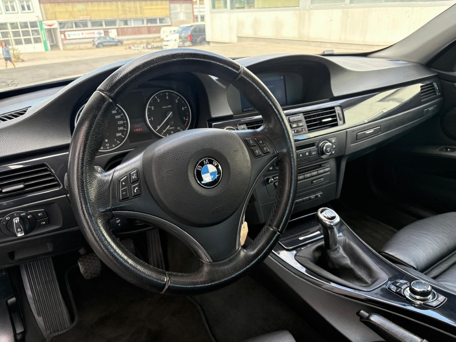 BMW 320i Coupé 6-G Sport Leder-image-5