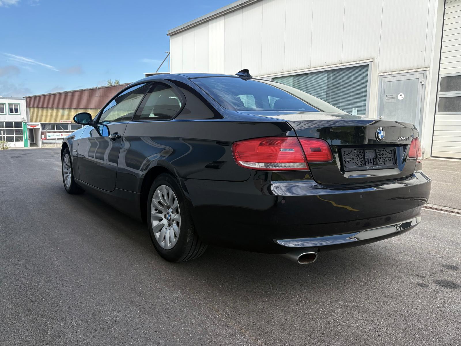 BMW 320i Coupé 6-G Sport Leder-image-3