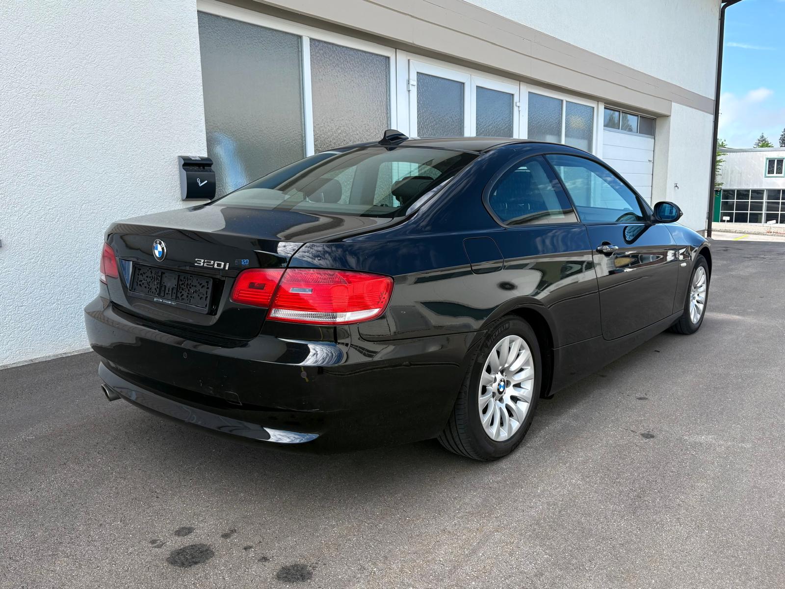 BMW 320i Coupé 6-G Sport Leder-image-1