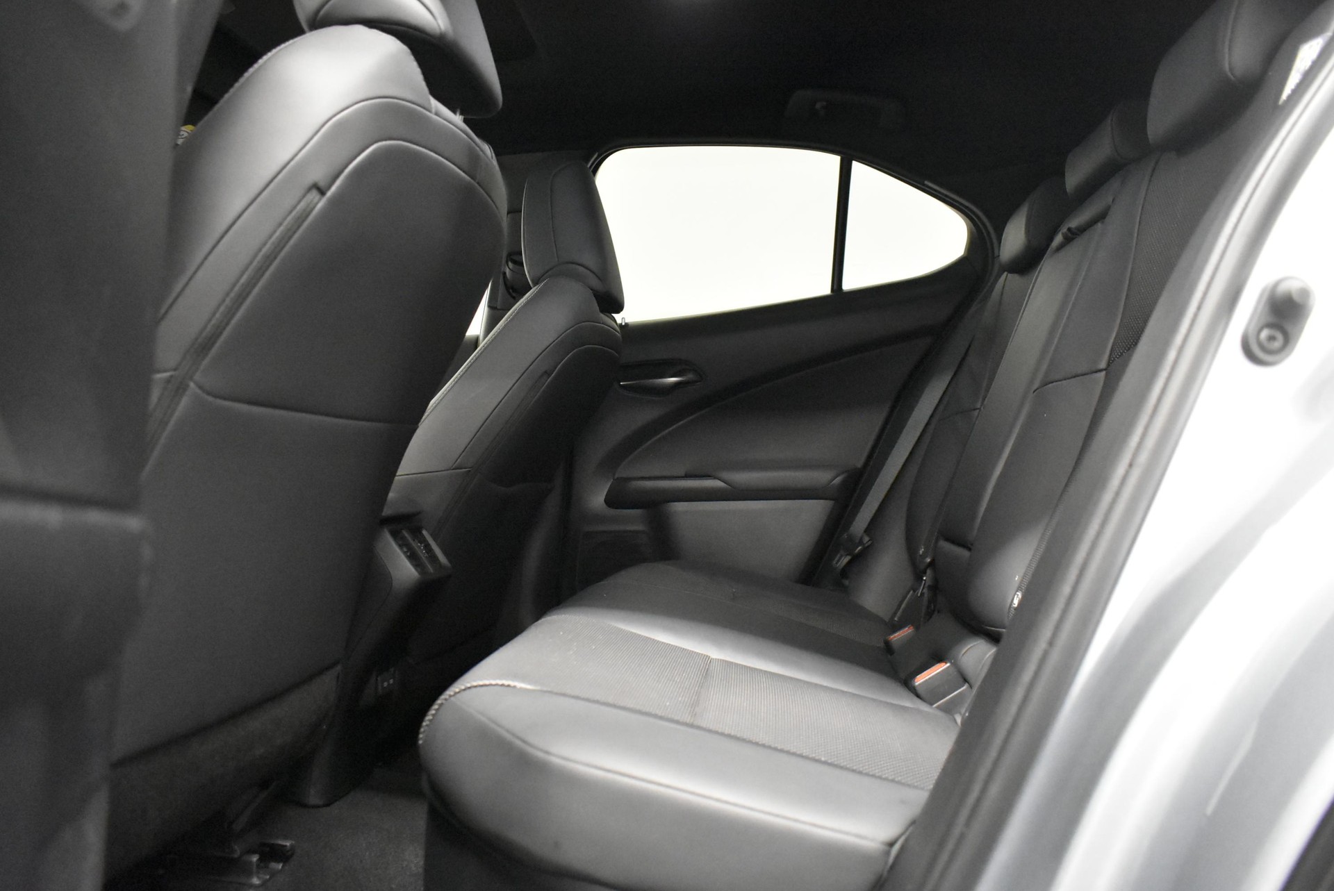 LEXUS UX 250h Comfort - Ruote invernali & Servizi inclusi - Tasso leasing 1.99%!-image-8