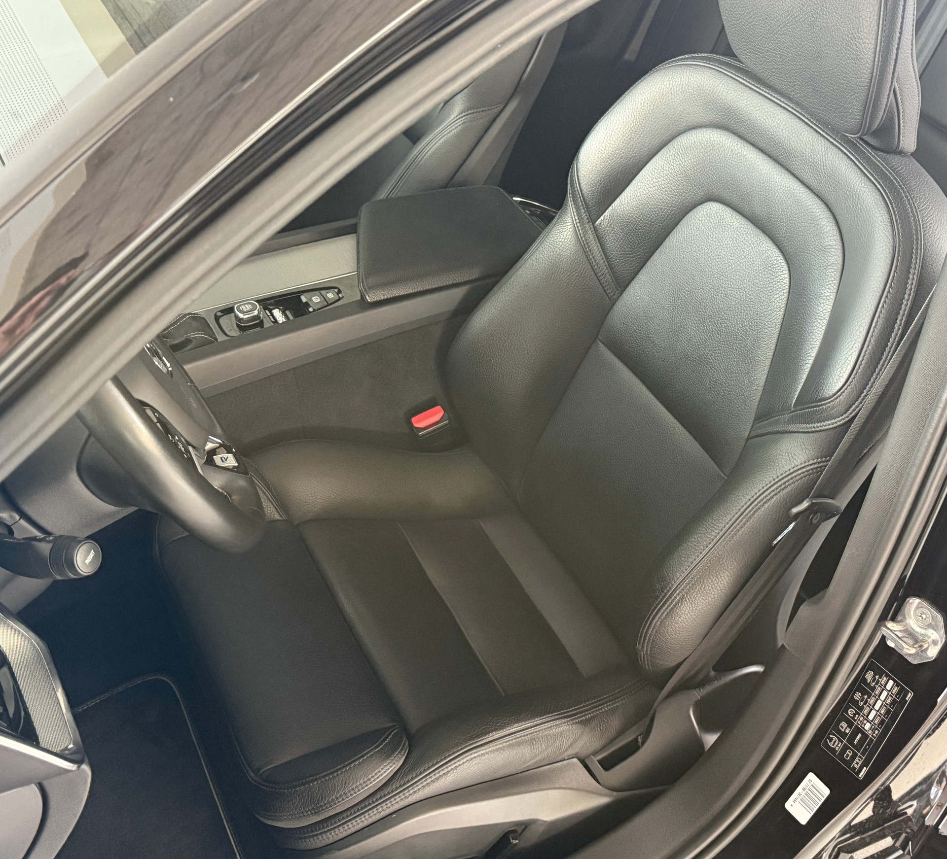 VOLVO S60 T6 AWD R-Design Geartronic ***CH-Fahrzeug***4x4***310PS***Panoramadach-image-9