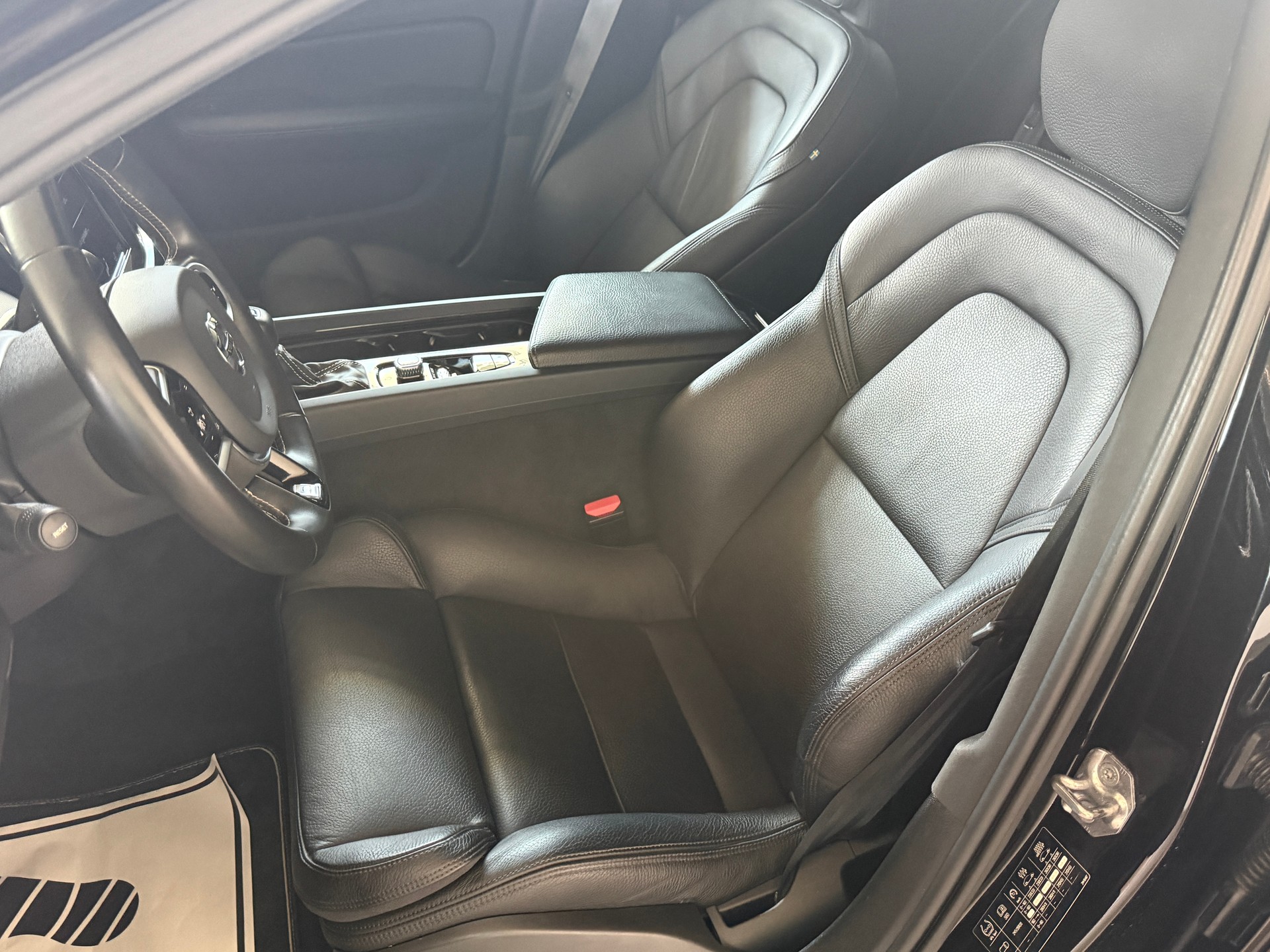 VOLVO S60 T6 AWD R-Design Geartronic ***CH-Fahrzeug***4x4***310PS***Panoramadach-image-5