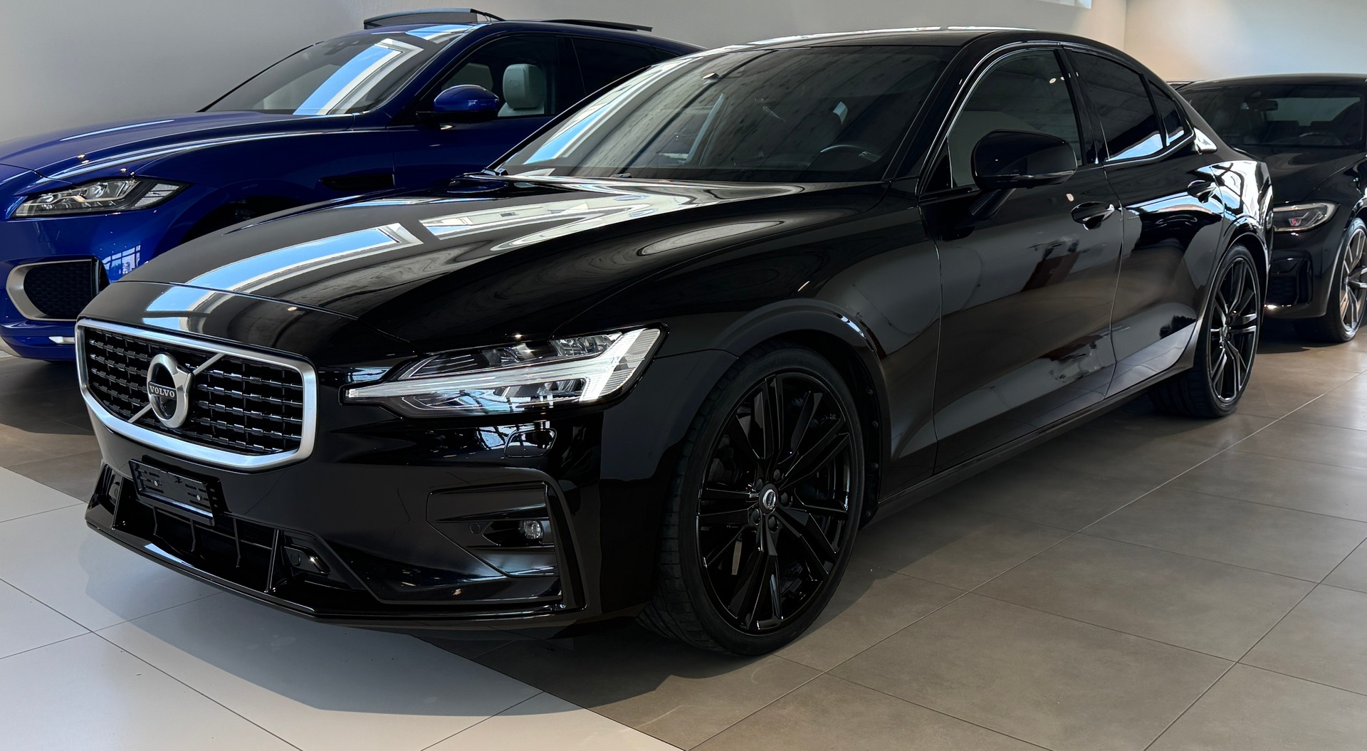VOLVO S60 T6 AWD R-Design Geartronic ***CH-Fahrzeug***4x4***310PS***Panoramadach-image-0