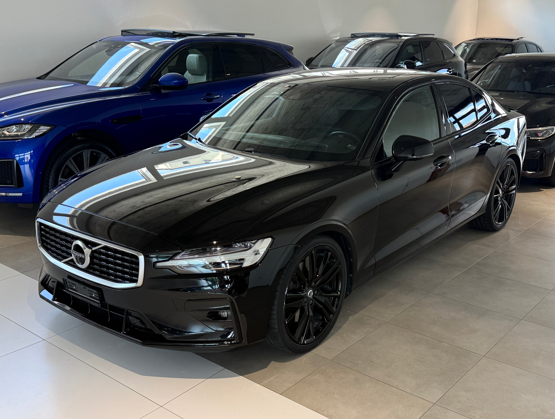 VOLVO S60 T6 AWD R-Design Geartronic ***CH-Fahrzeug***4x4***310PS***Panoramadach-image-1