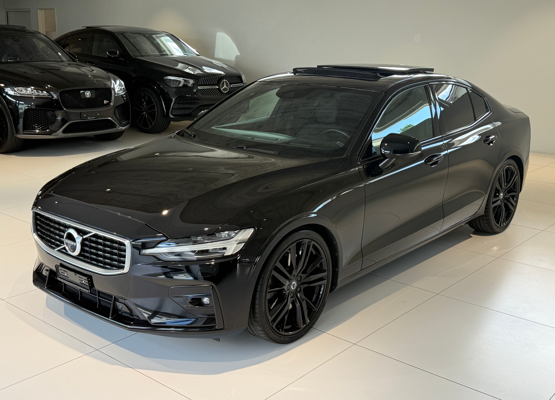 VOLVO S60 T6 AWD R-Design Geartronic ***CH-Fahrzeug***4x4***310PS***Panoramadach-image-1