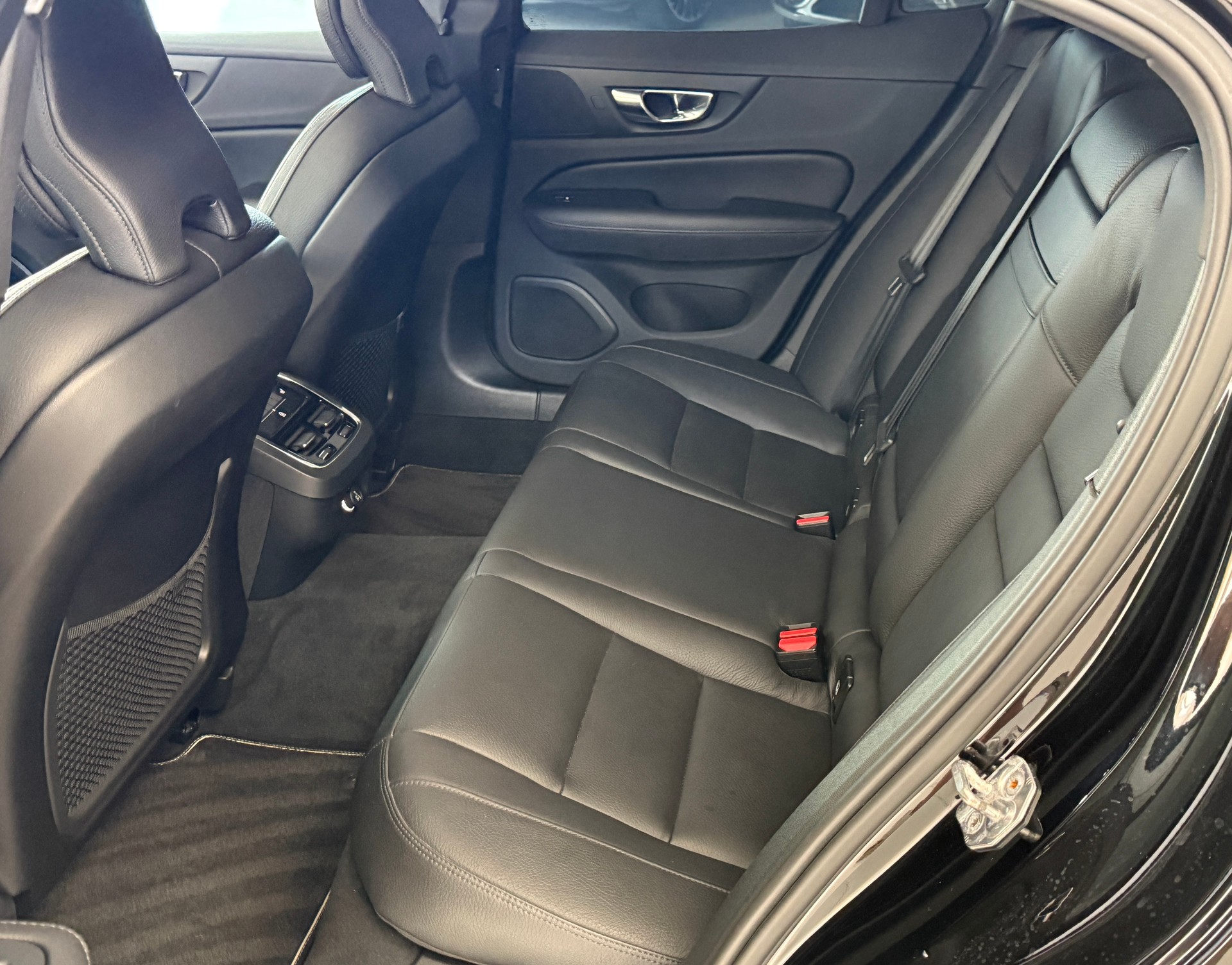 VOLVO S60 T6 AWD R-Design Geartronic ***CH-Fahrzeug***4x4***310PS***Panoramadach-image-20