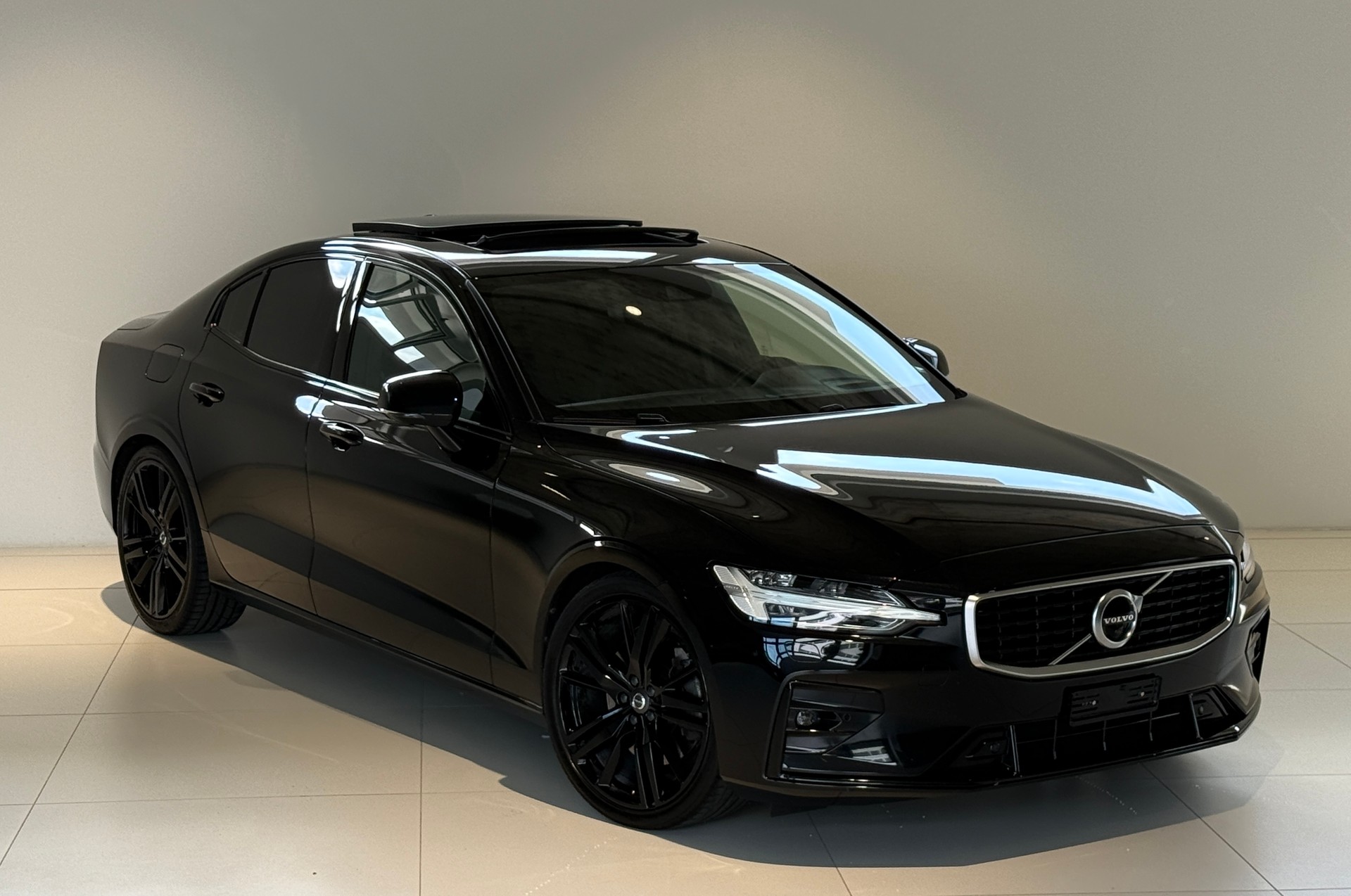 VOLVO S60 T6 AWD R-Design Geartronic ***CH-Fahrzeug***4x4***310PS***Panoramadach-image-0