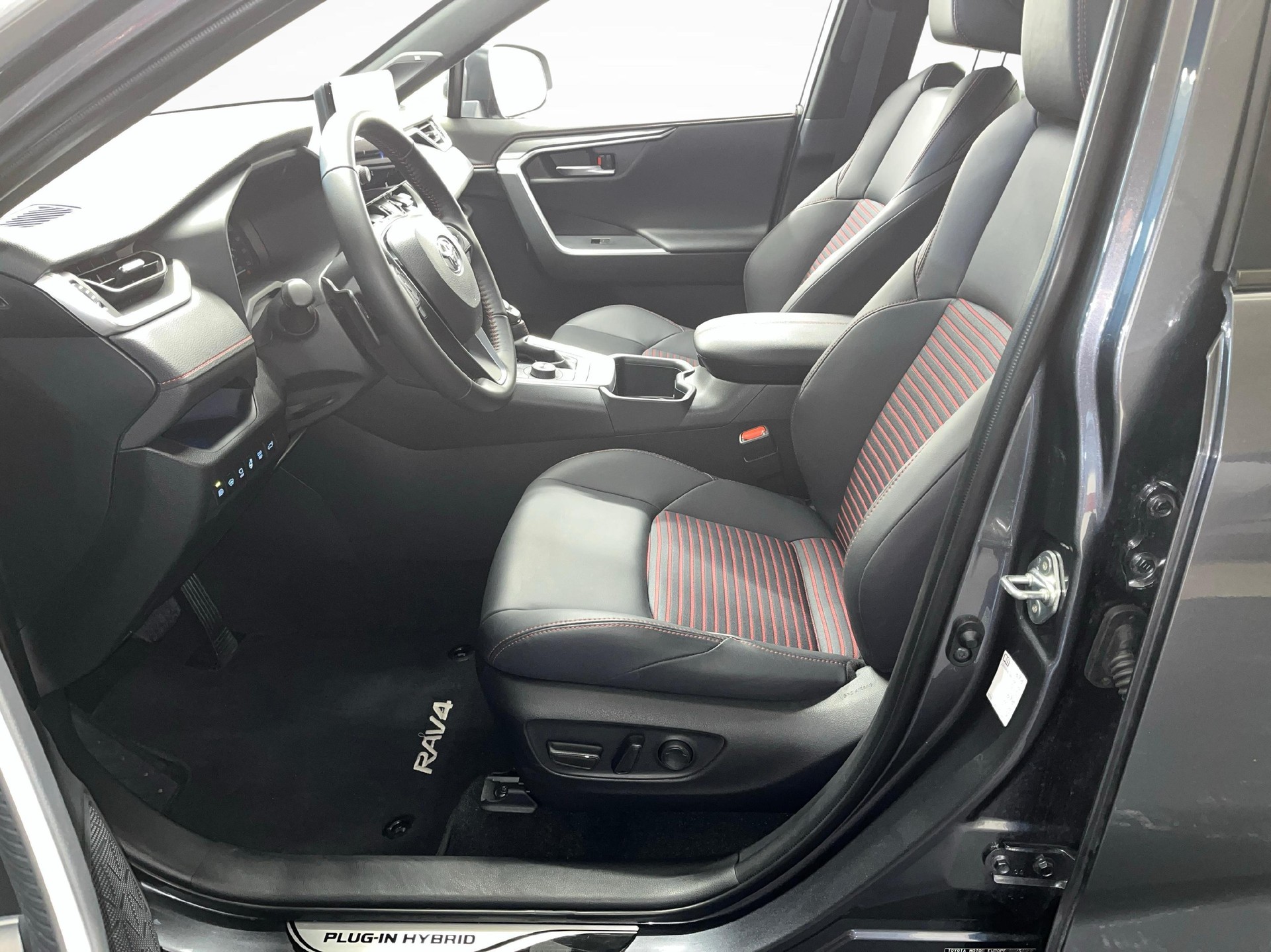TOYOTA RAV4 2.5 Plug-In-Hybrid Premium-image-8