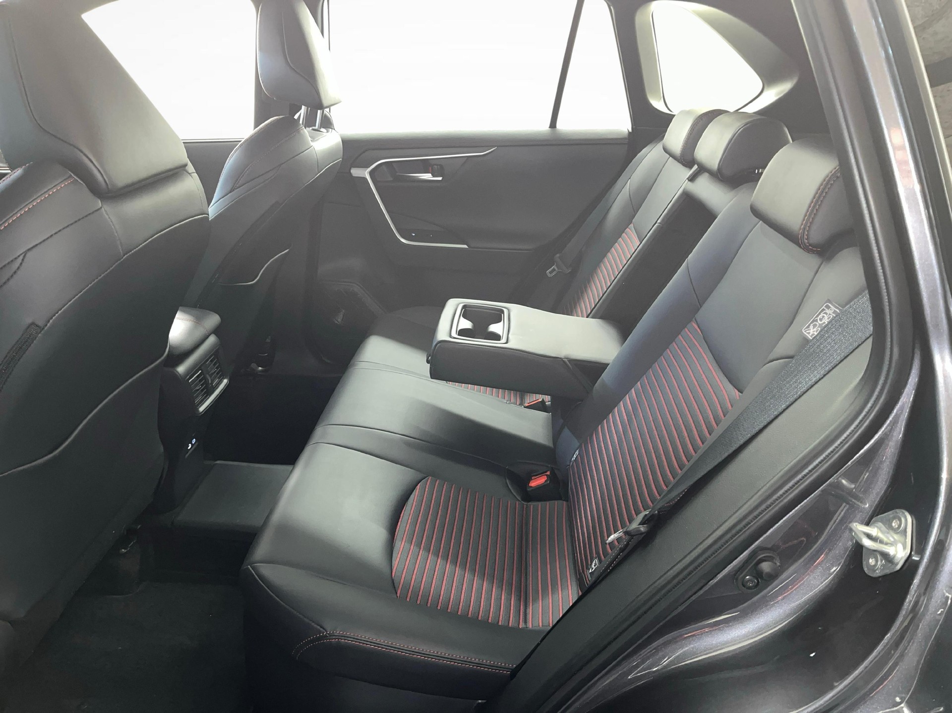 TOYOTA RAV4 2.5 Plug-In-Hybrid Premium-image-12