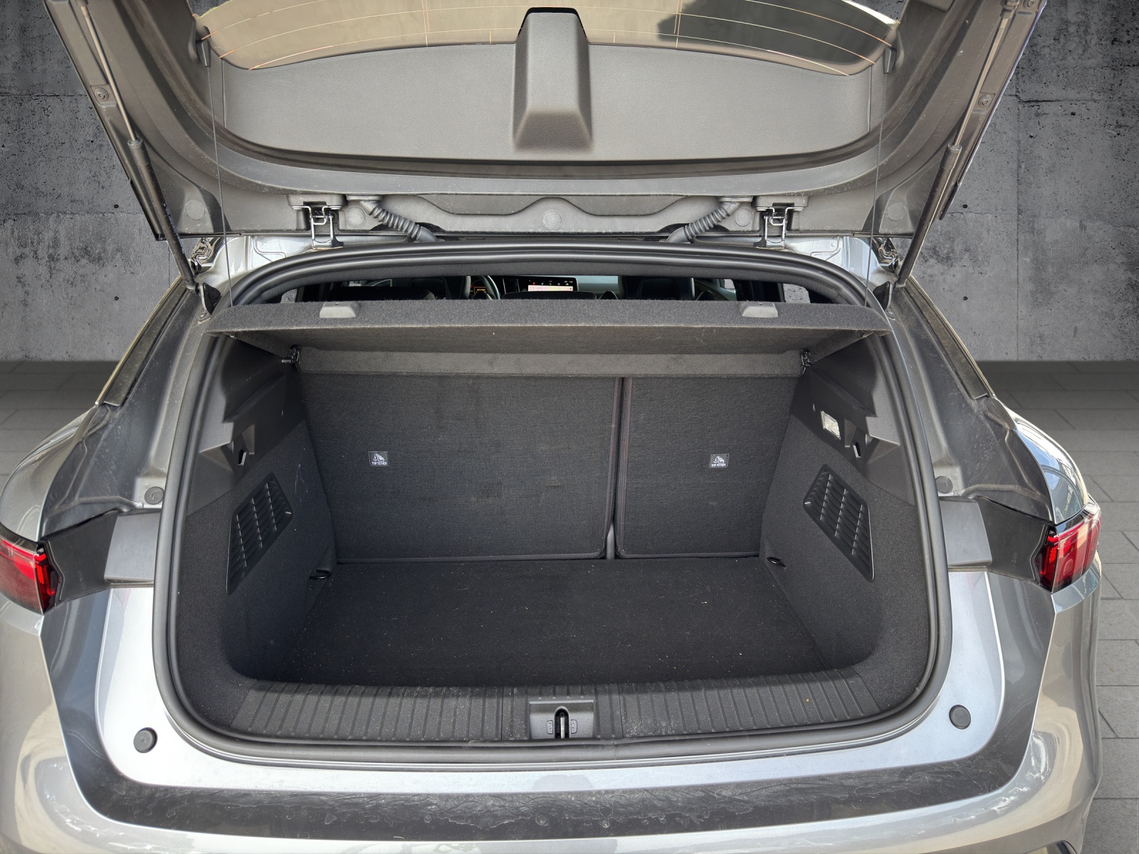RENAULT Mégane E-TECH EV60 Iconic *Leder*Harman Kardon*-image-25