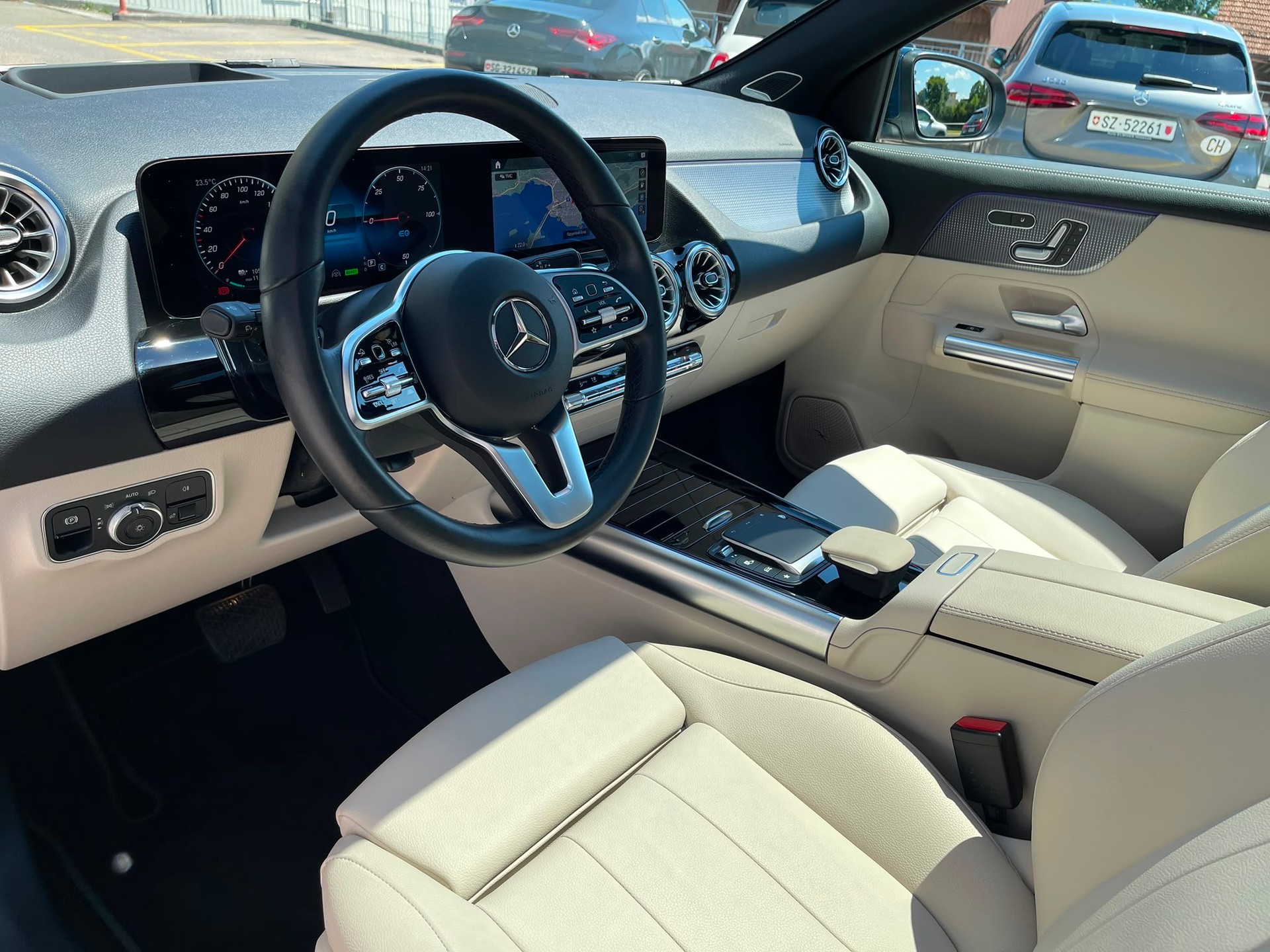 MERCEDES-BENZ EQA 300 4Matic-image-3
