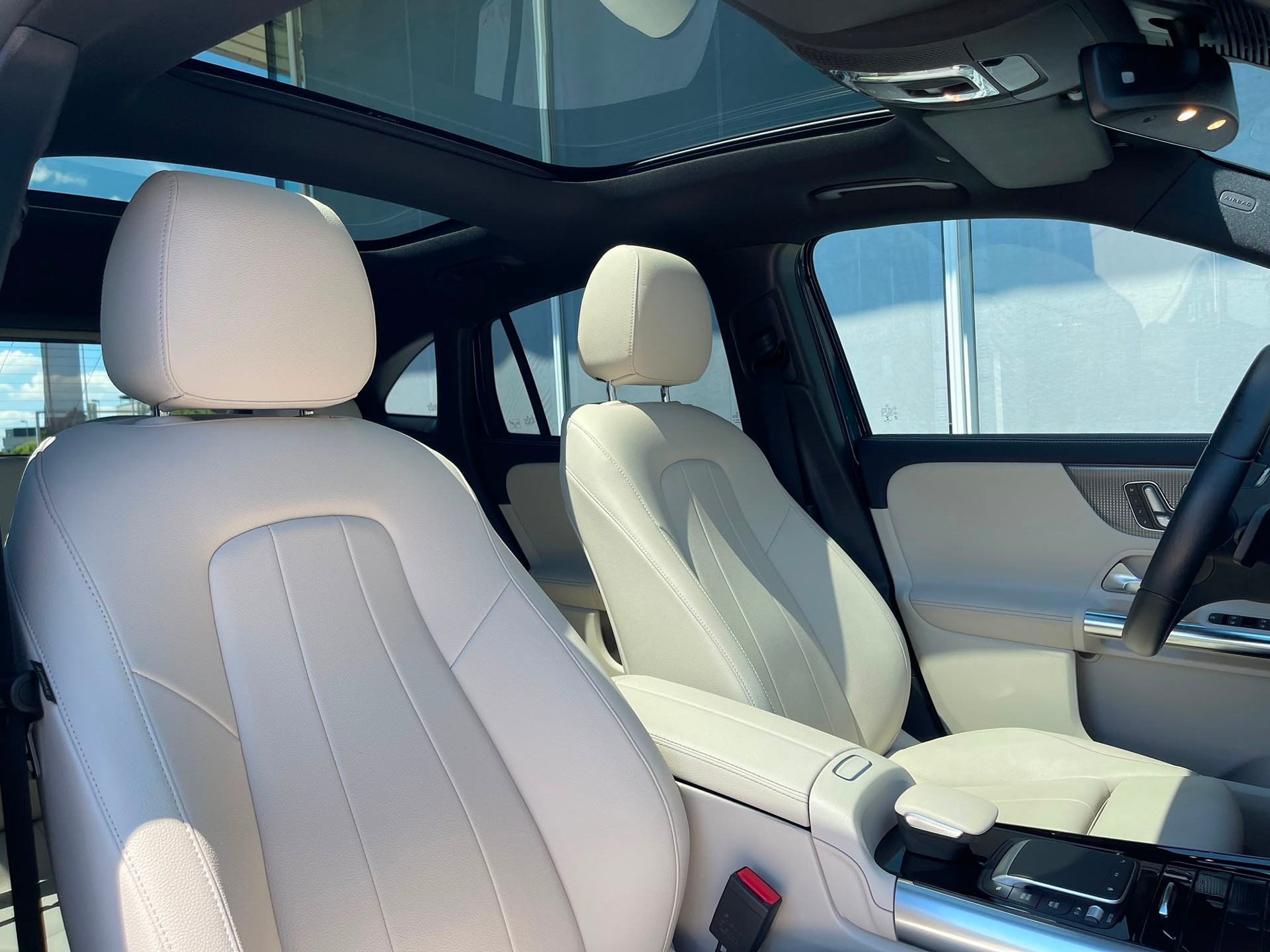 MERCEDES-BENZ EQA 300 4Matic-image-5