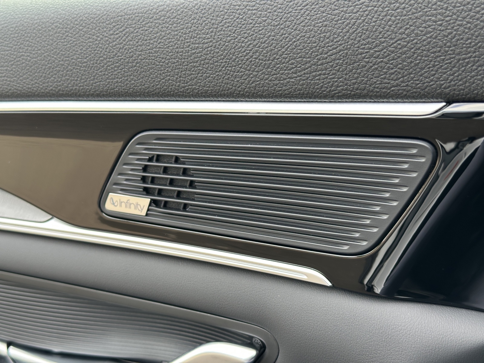 BYD Seal U DM-i Design AWD / Voll Ausstattung-image-17