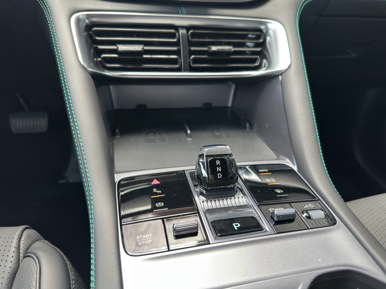 BYD Seal U DM-i Design AWD / Voll Ausstattung-image-14