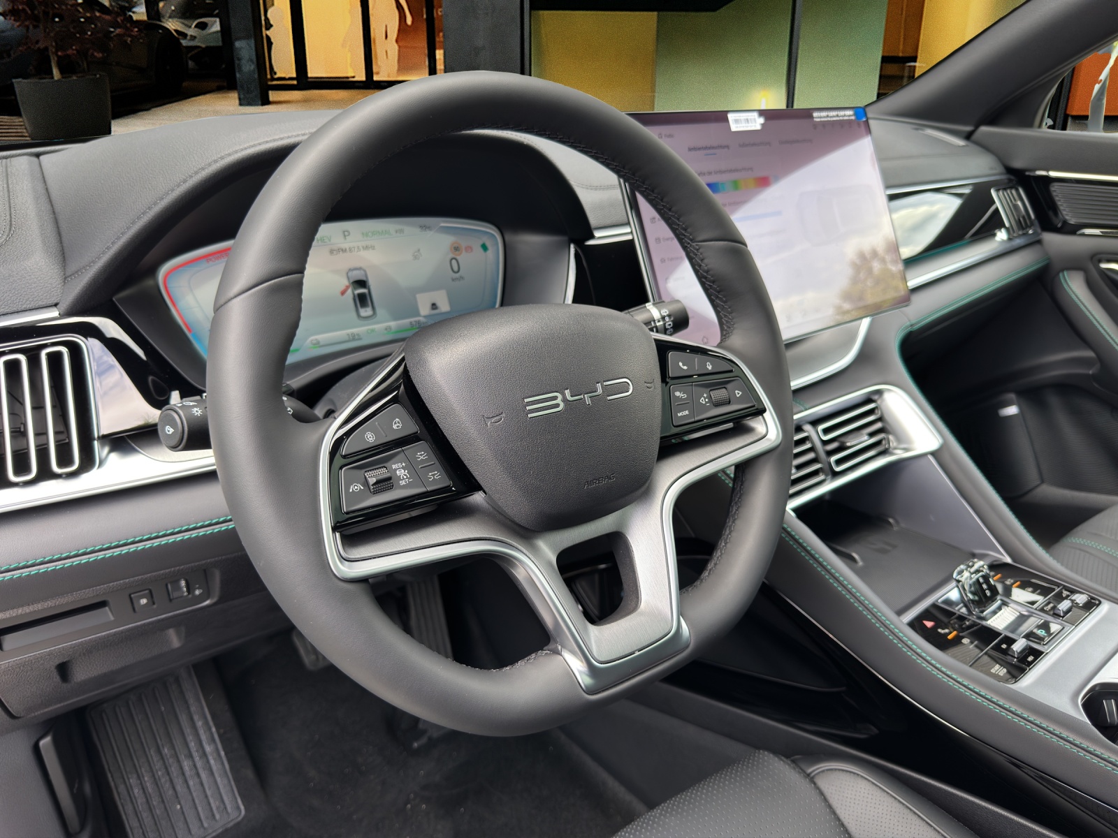BYD Seal U DM-i Design AWD / Voll Ausstattung-image-9