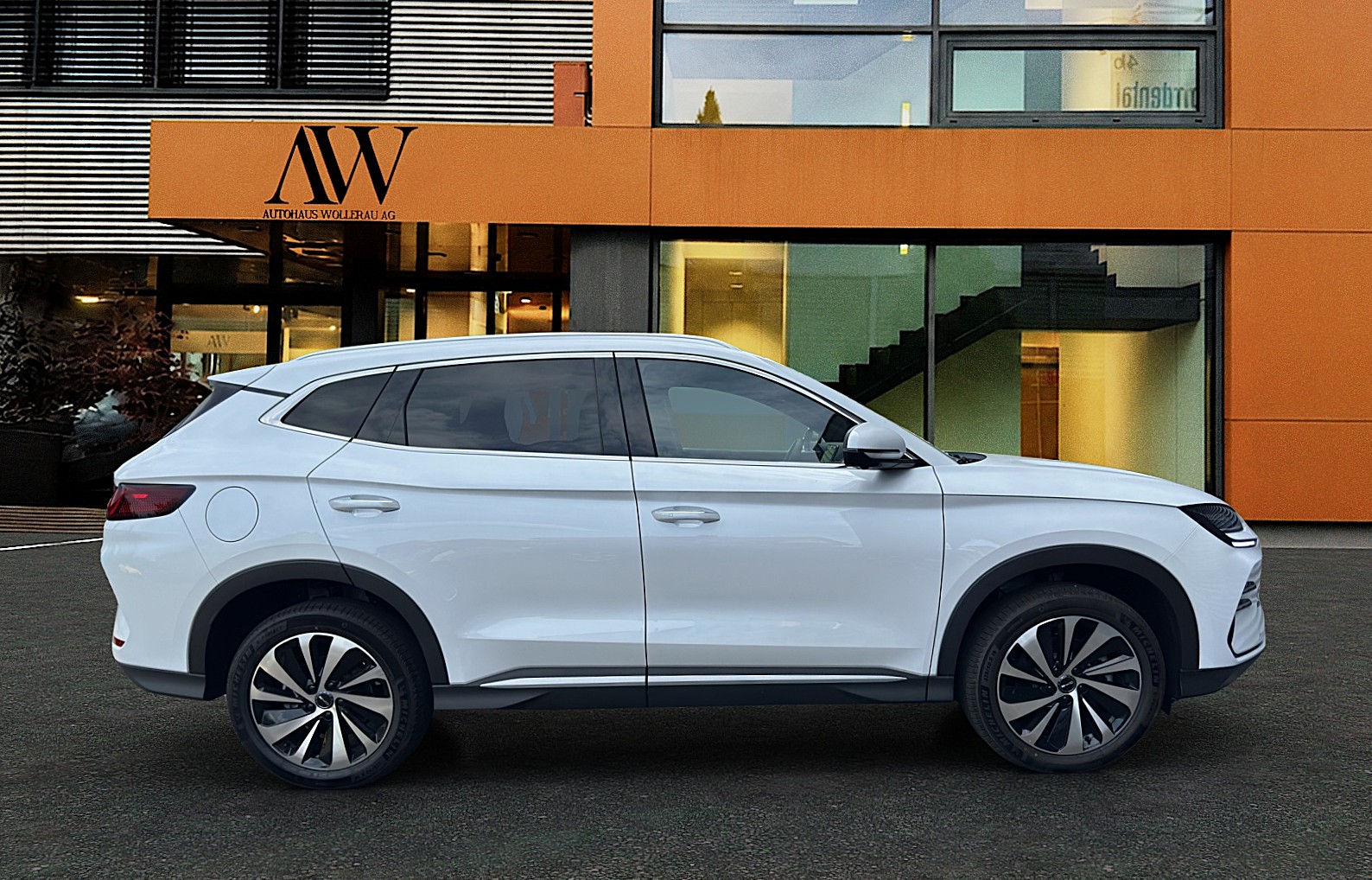 BYD Seal U DM-i Design AWD / Voll Ausstattung-image-2