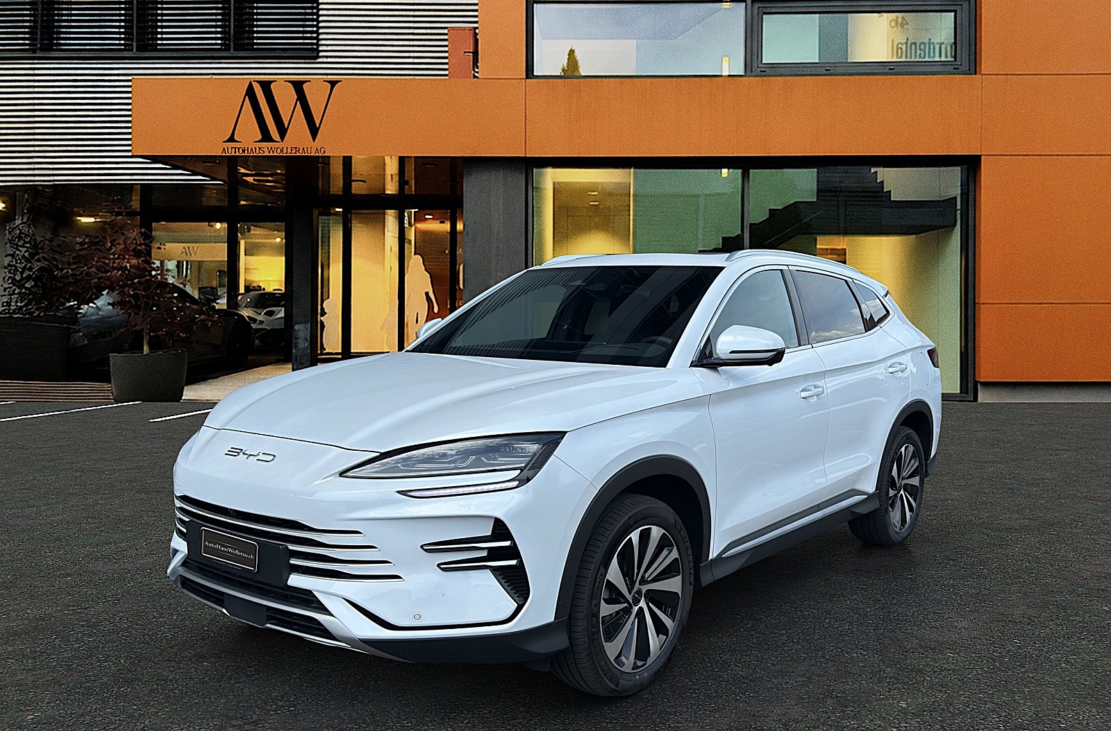 BYD Seal U DM-i Design AWD / Voll Ausstattung-image-3