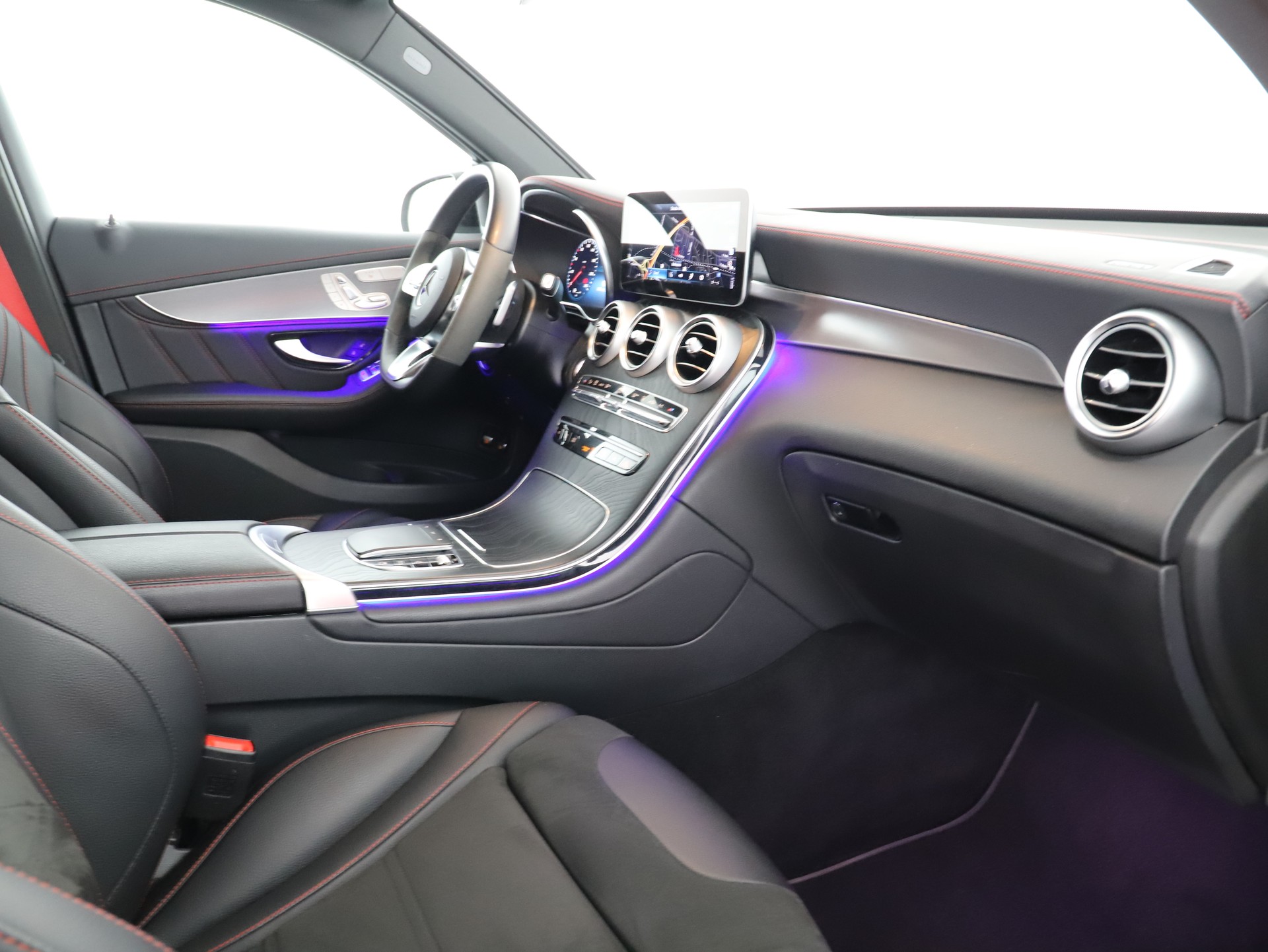 MERCEDES-BENZ GLC 300 e AMG Plus 4Matic-image-9