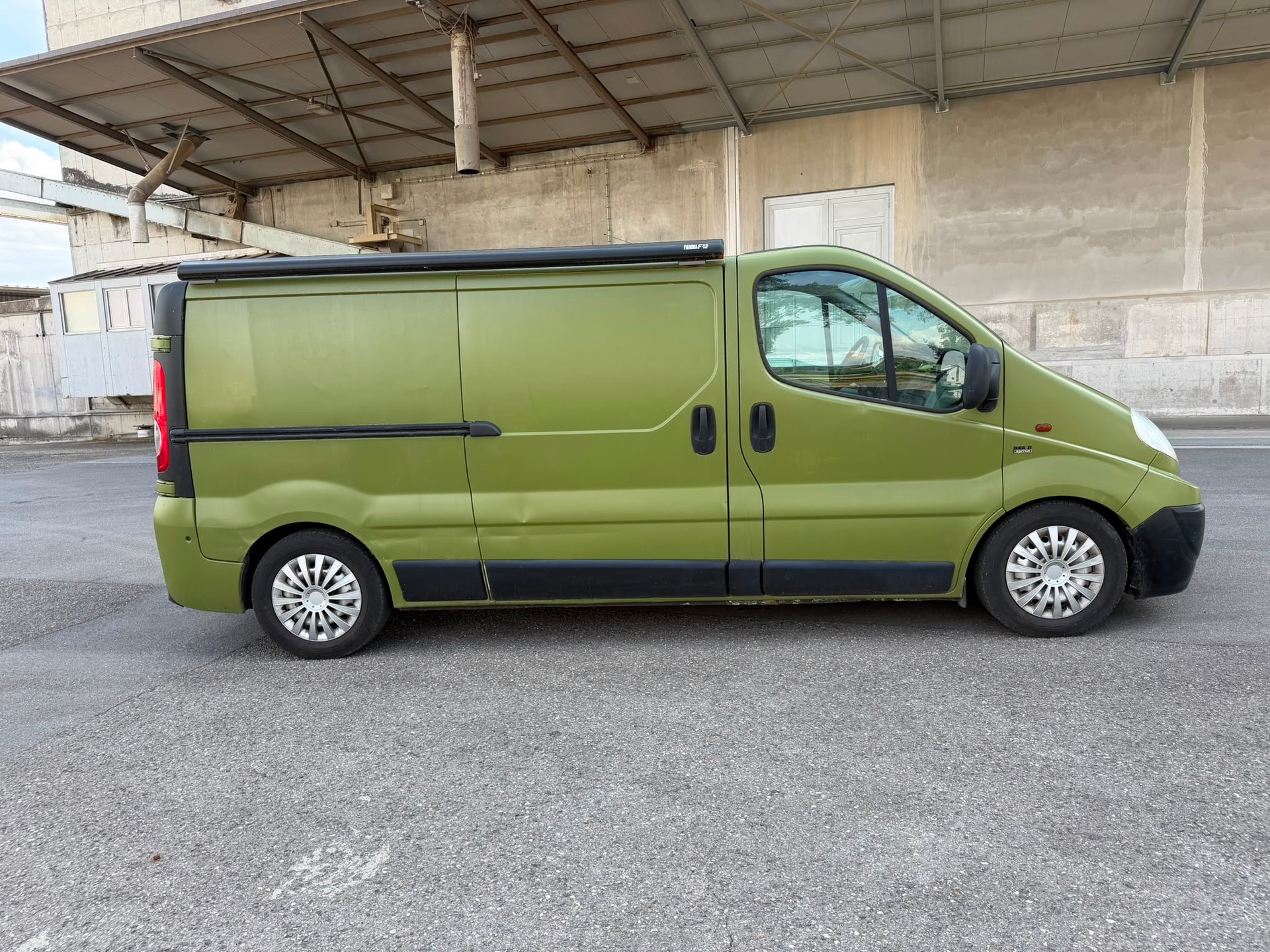 RENAULT Trafic 2.5 dCi 2.9t L2H1-image-0