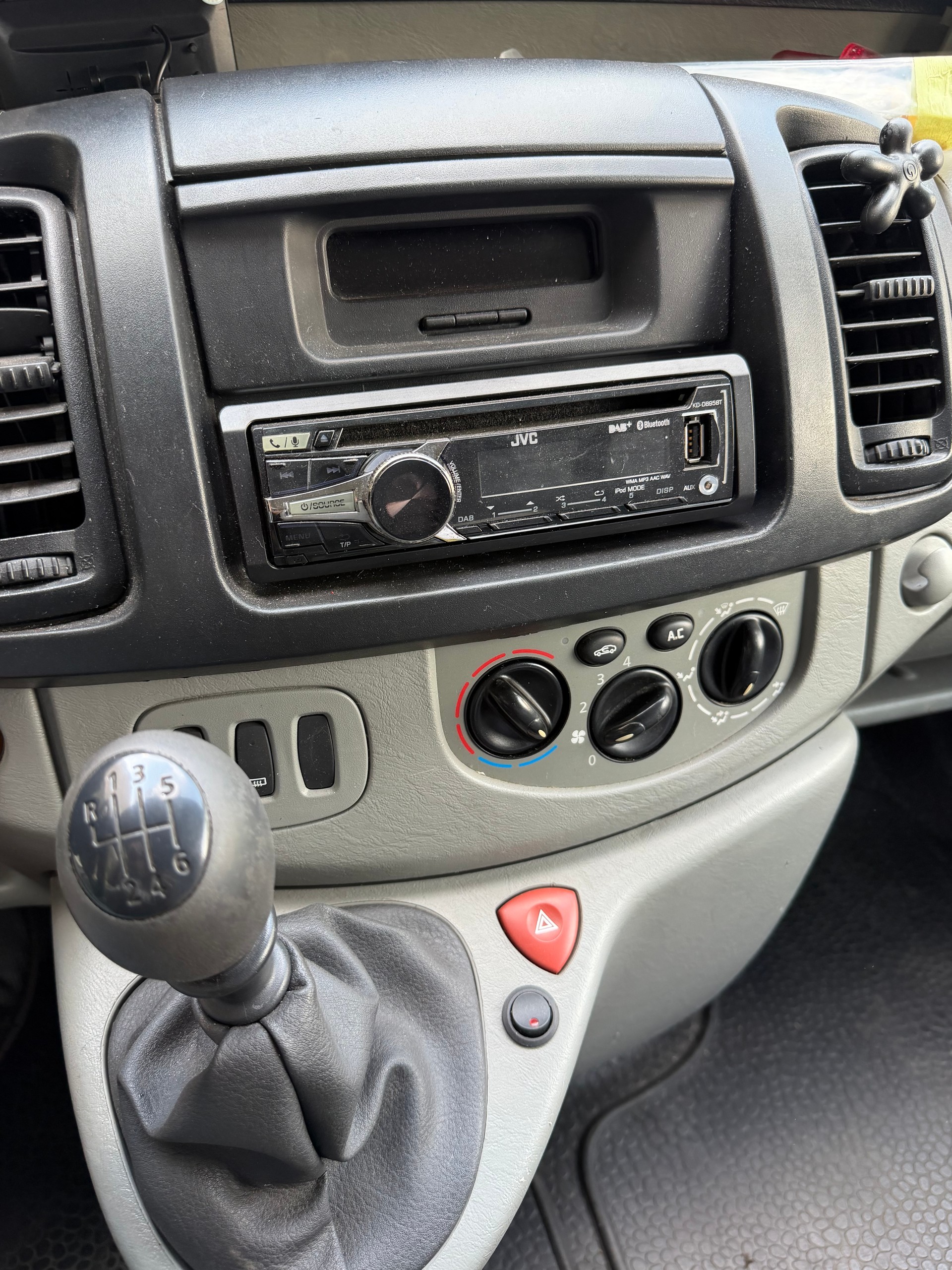 RENAULT Trafic 2.5 dCi 2.9t L2H1-image-10