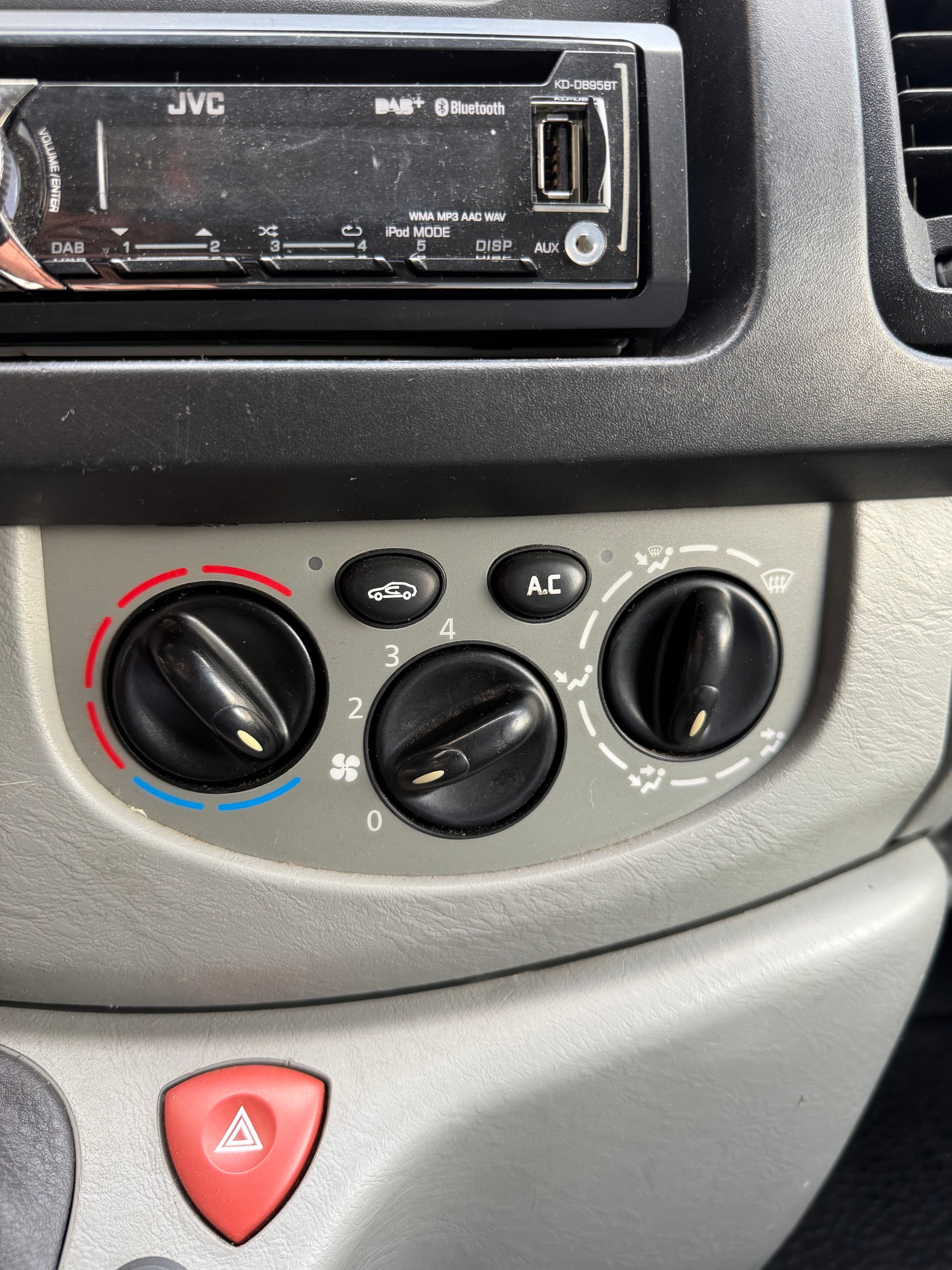 RENAULT Trafic 2.5 dCi 2.9t L2H1-image-11
