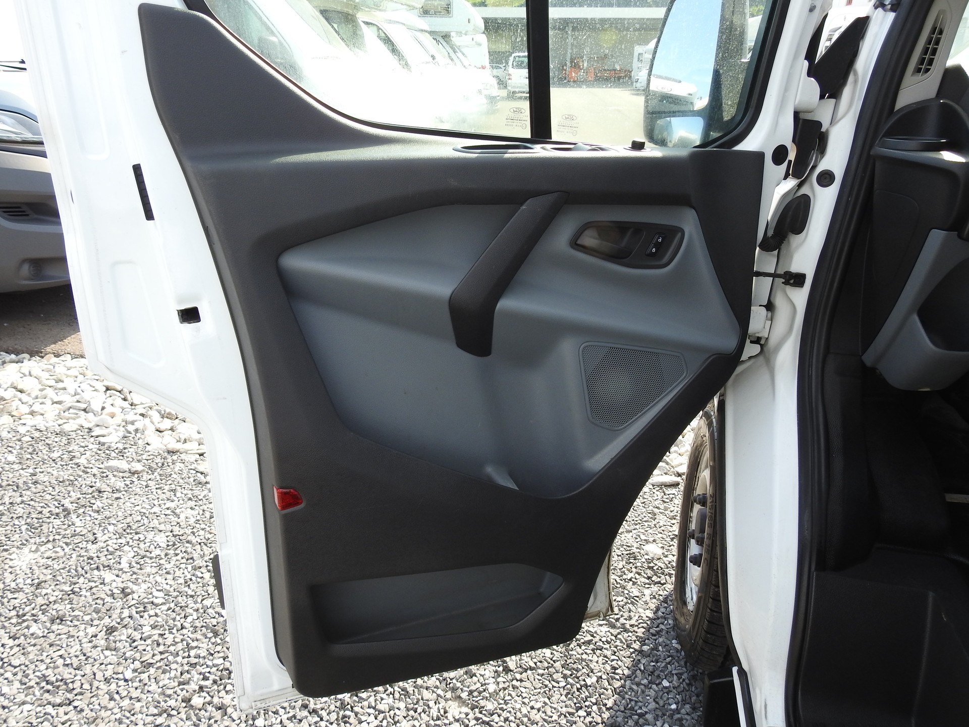 FORD Transit Custom Van 270 L1H1 Ambiente-image-12