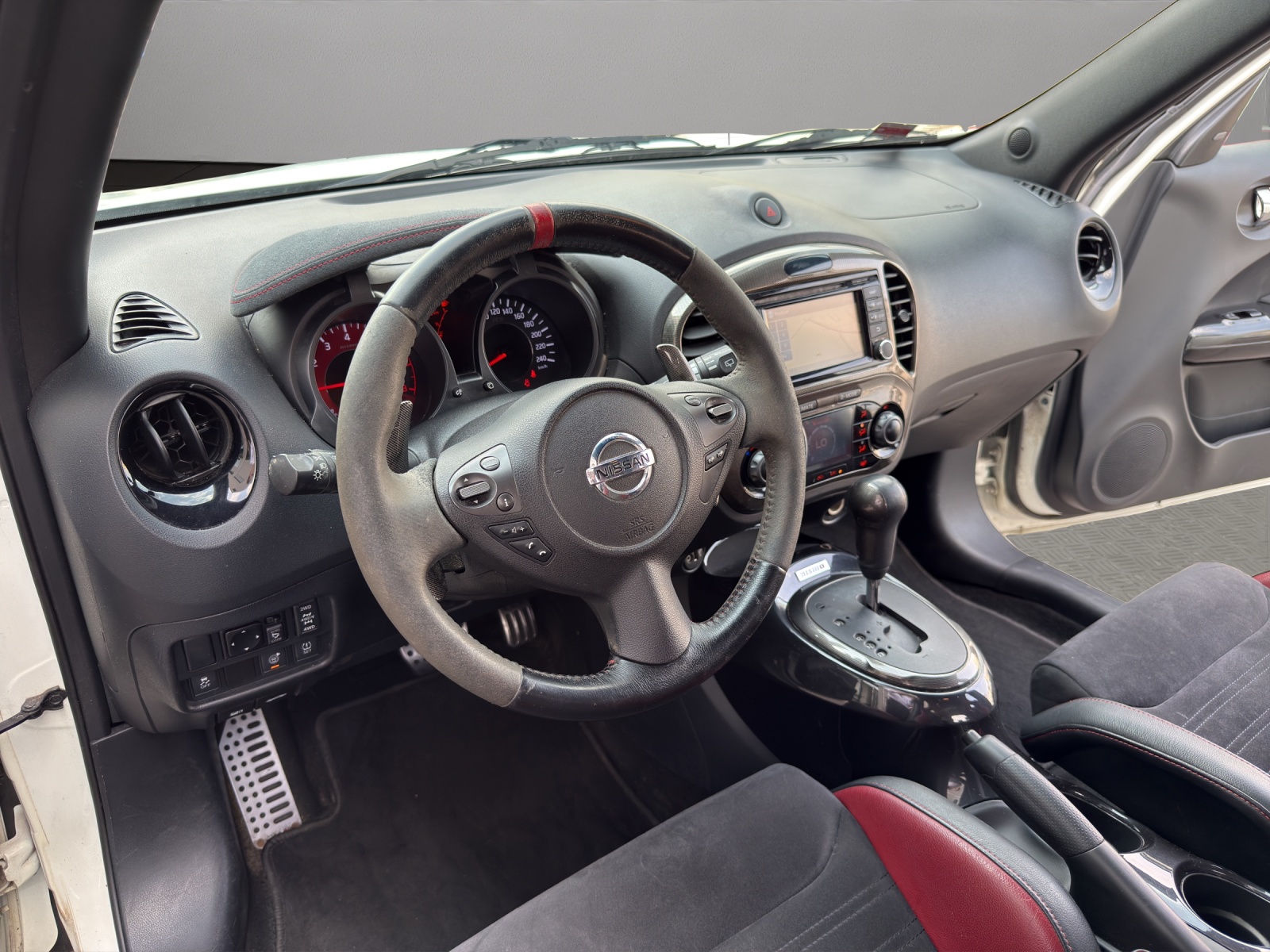 NISSAN Juke 1.6 DIG-T Nismo RS 4x4 Xtronic M-CVT-image-9