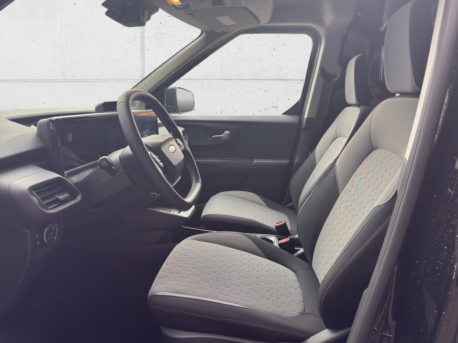FORD E-Transit Courier Van Limited-image-8
