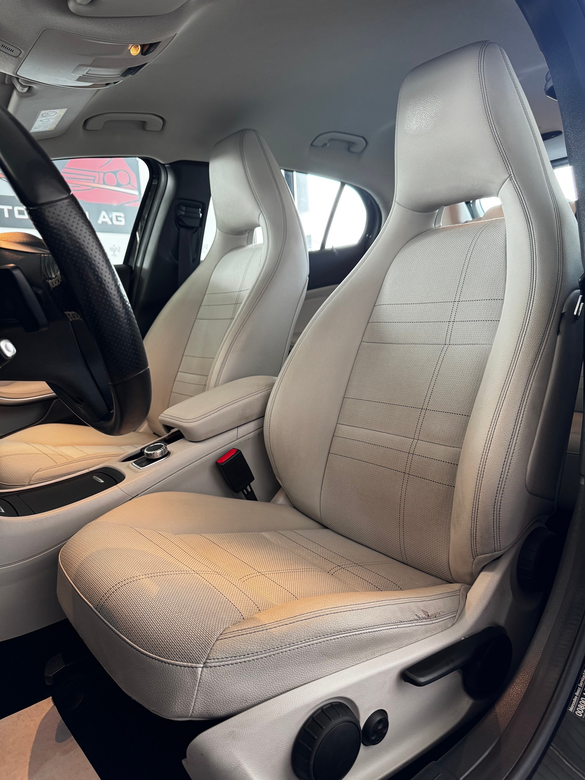 MERCEDES-BENZ GLA 200 Night Star 7G-DCT-image-13