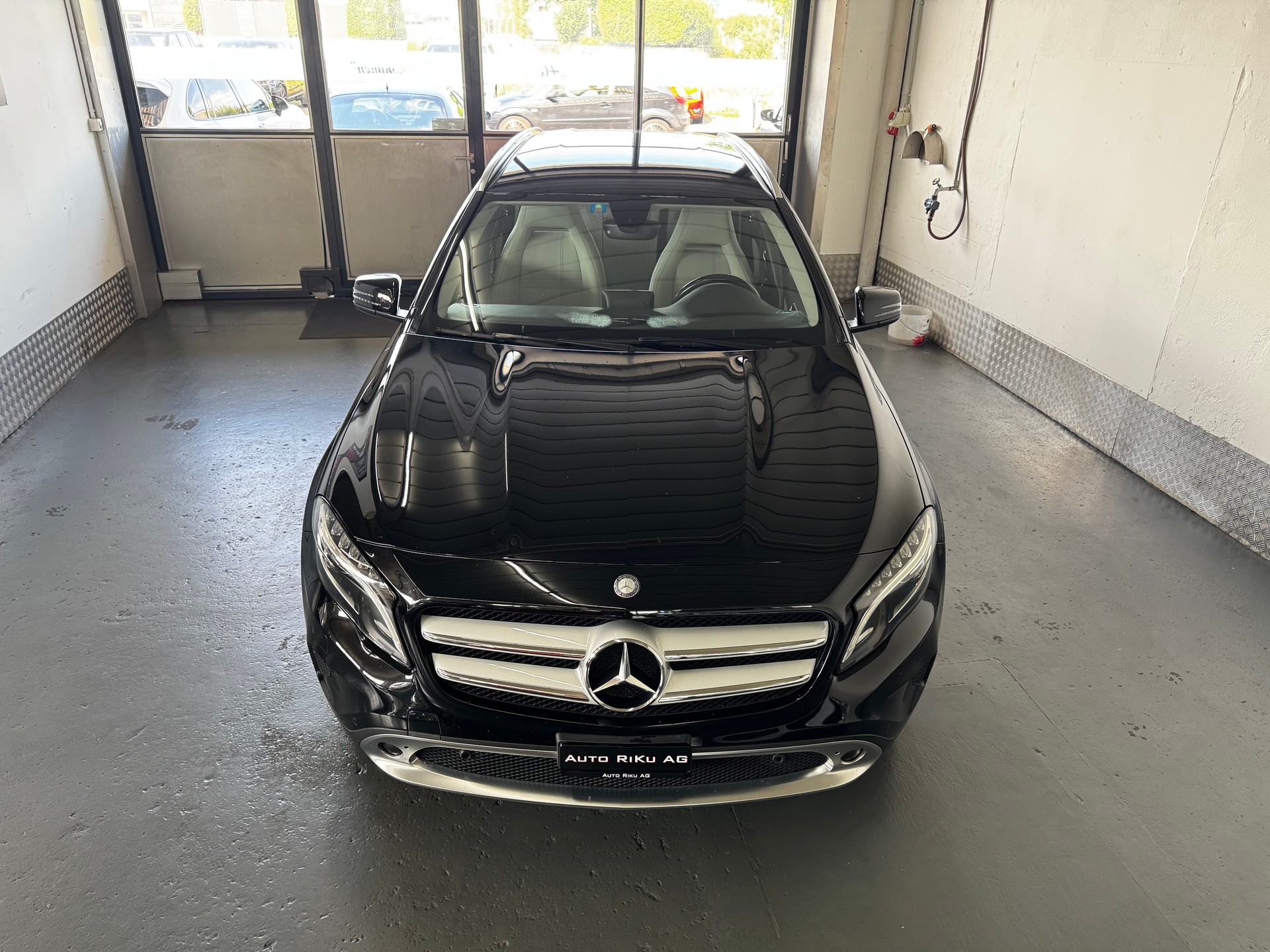 MERCEDES-BENZ GLA 200 Night Star 7G-DCT-showroom-element-2