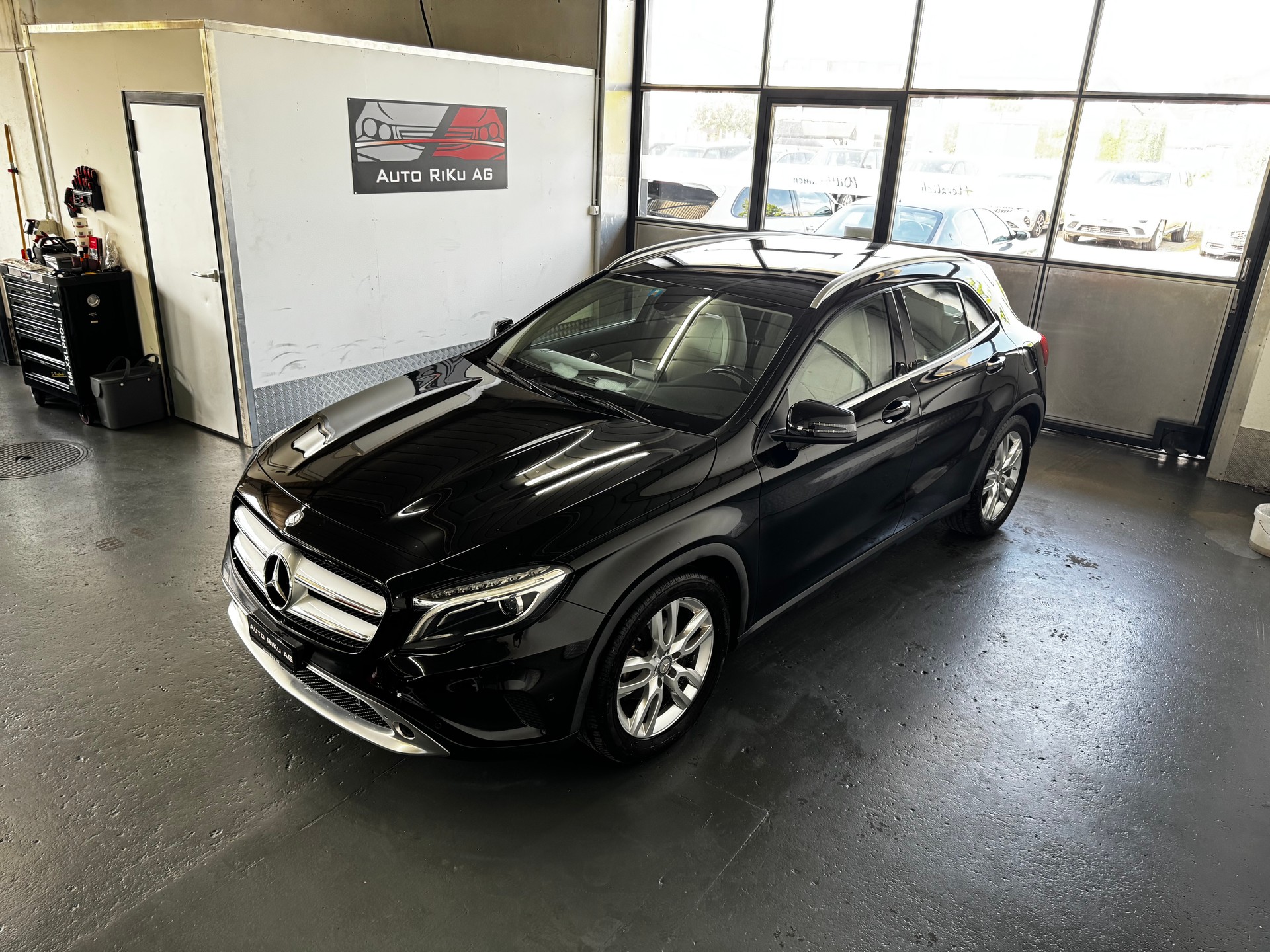 MERCEDES-BENZ GLA 200 Night Star 7G-DCT-image-4