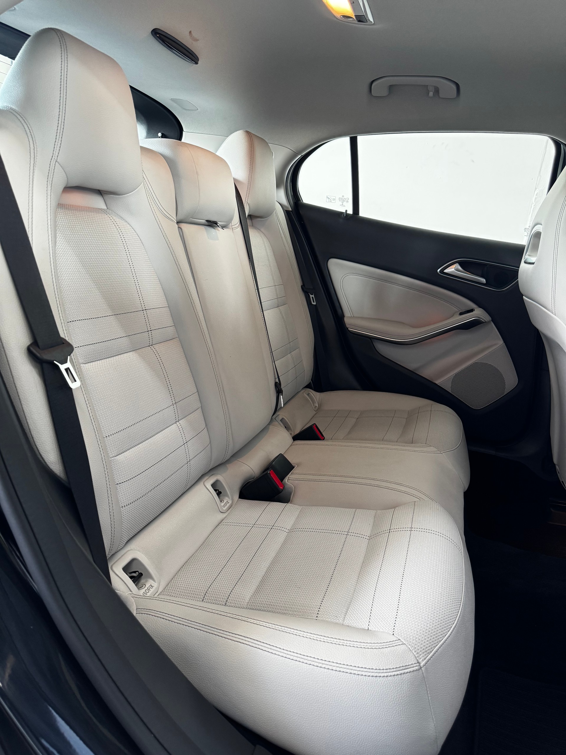 MERCEDES-BENZ GLA 200 Night Star 7G-DCT-image-21