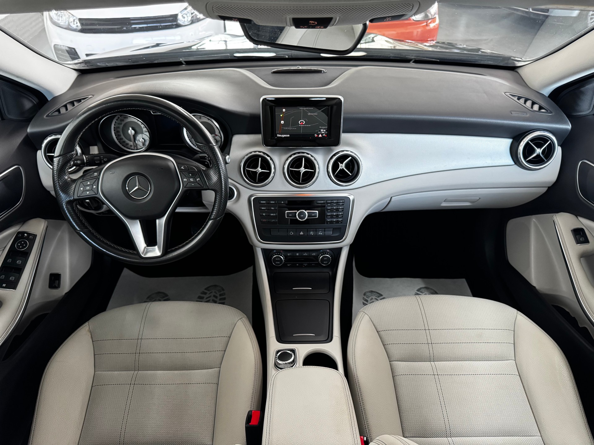 MERCEDES-BENZ GLA 200 Night Star 7G-DCT-image-14