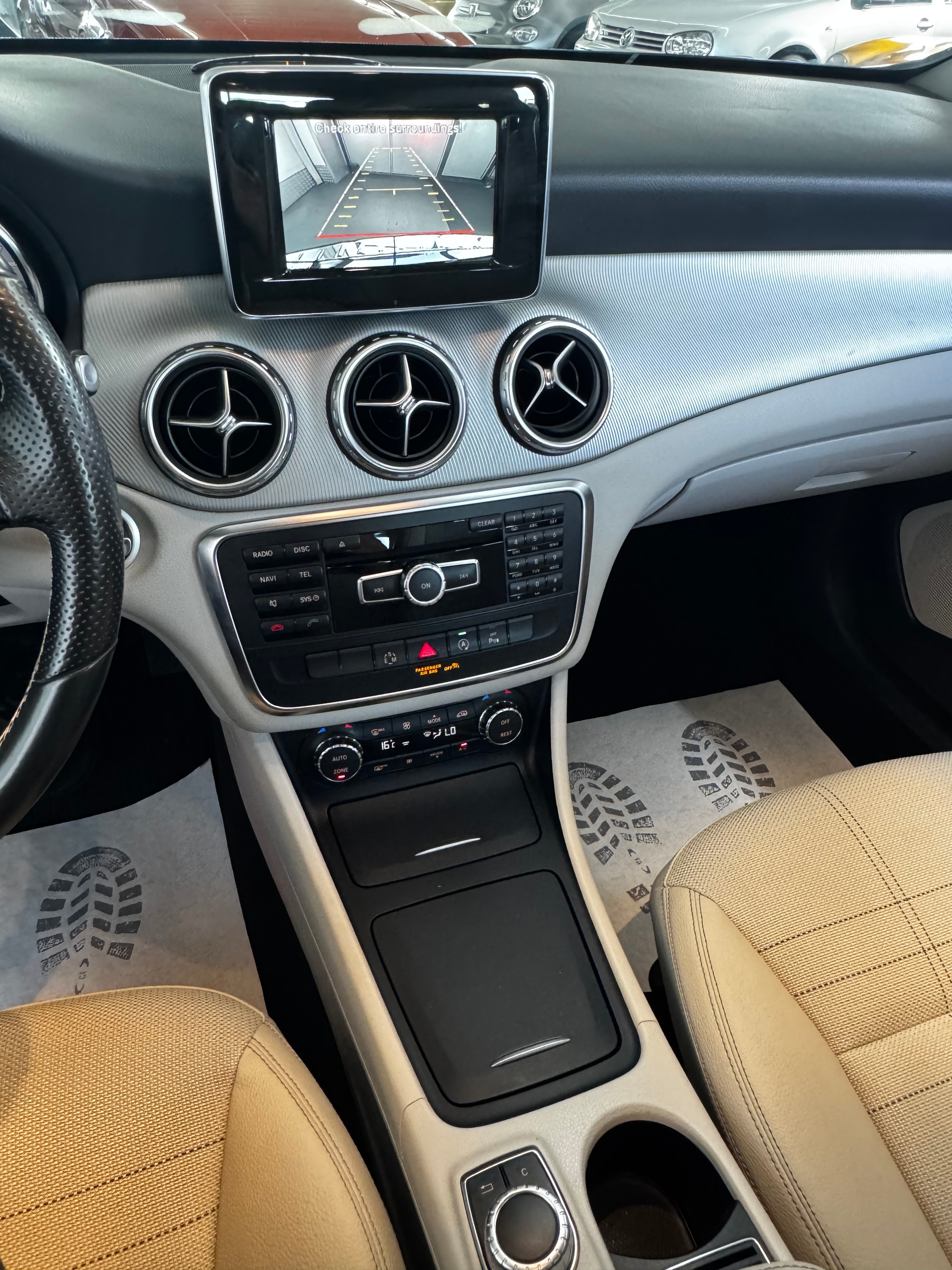 MERCEDES-BENZ GLA 200 Night Star 7G-DCT-image-17