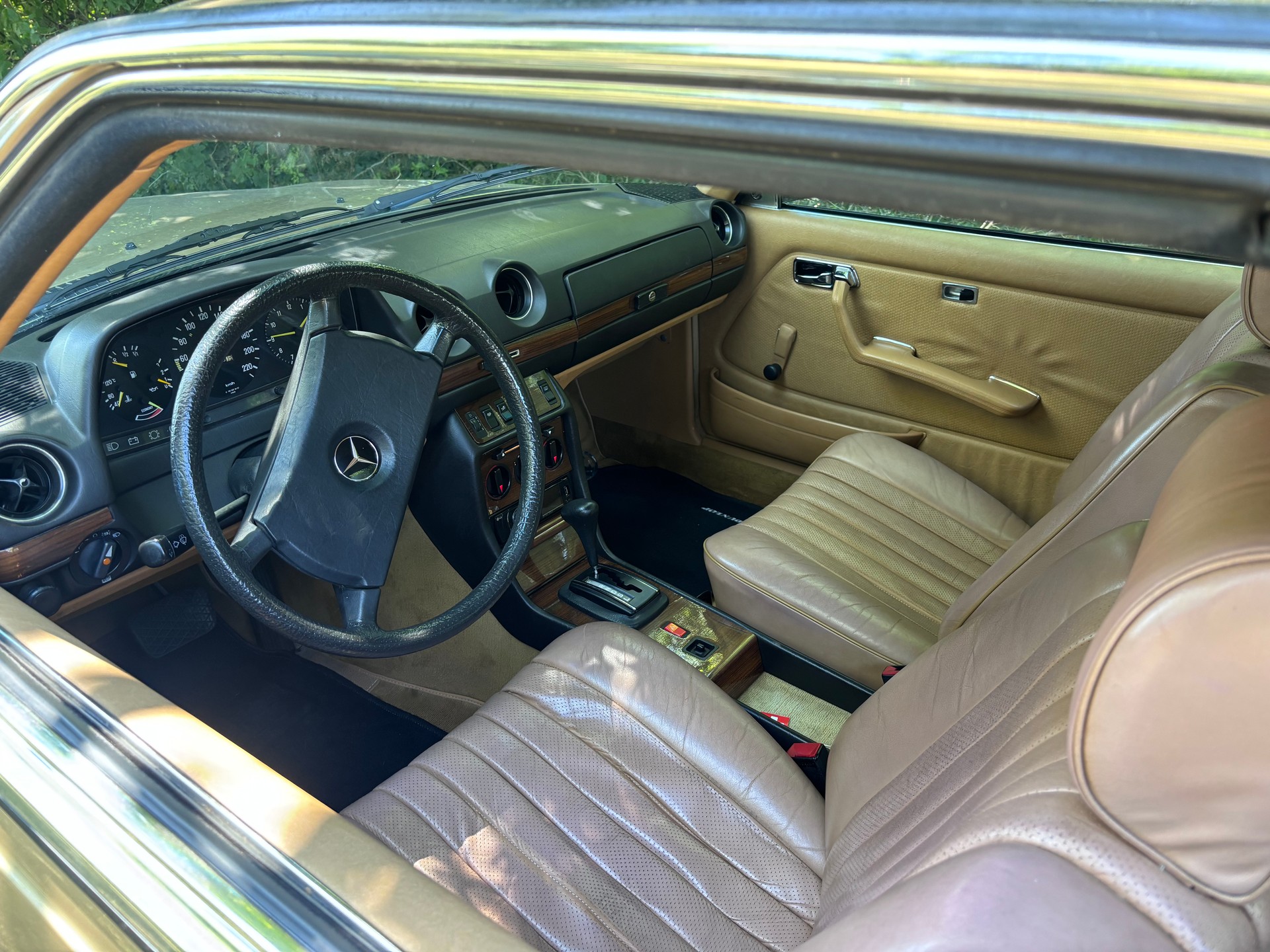 MERCEDES-BENZ 280CE-image-1
