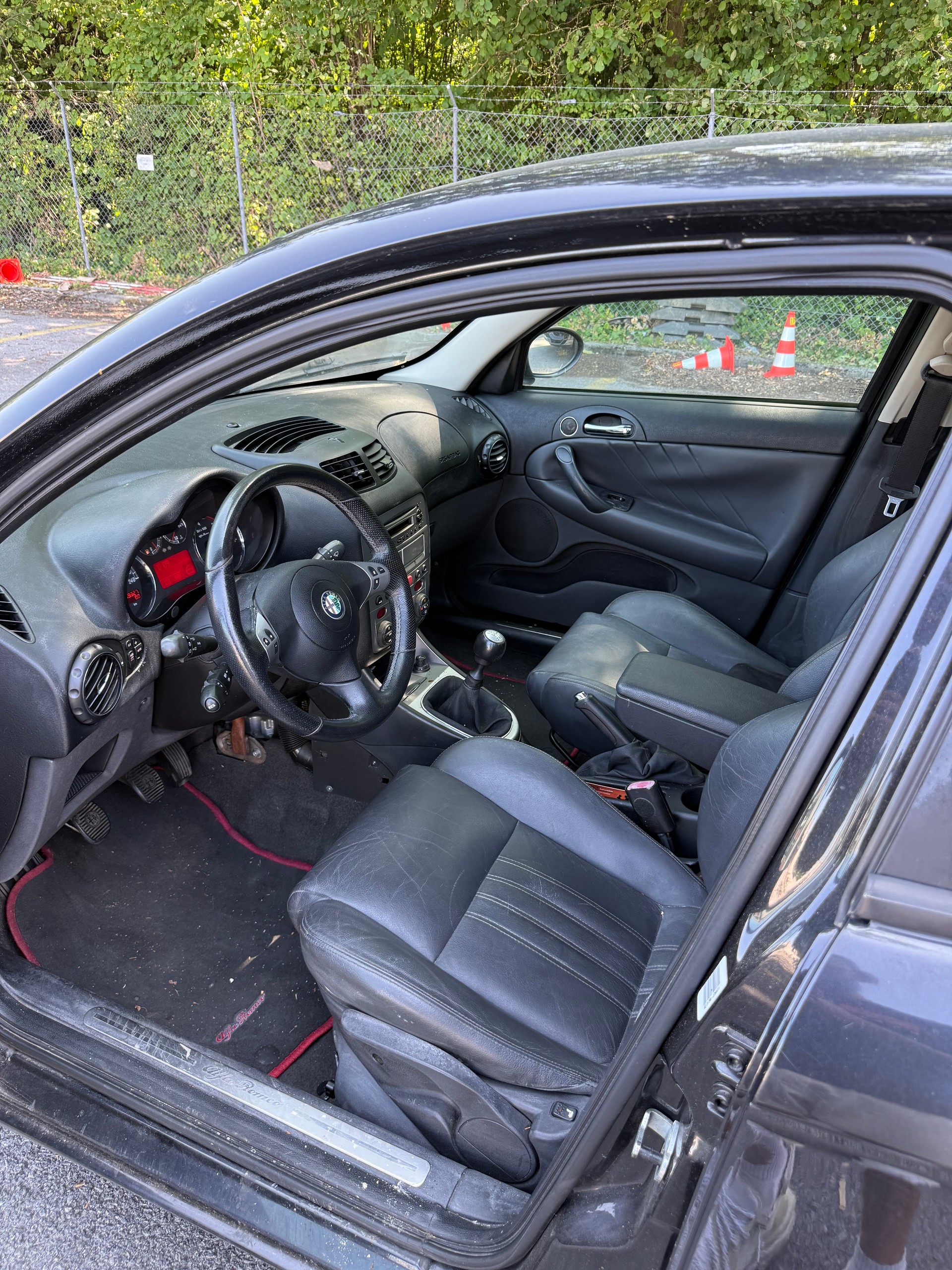 ALFA ROMEO 147 1.9 16V JTD TI-image-8