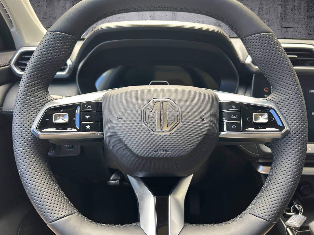 MG ZS 1.5 Hybrid+ Luxury-image-6