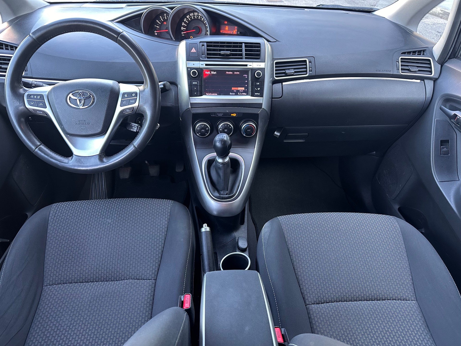TOYOTA Verso 2.0 D-4D Luna-image-7