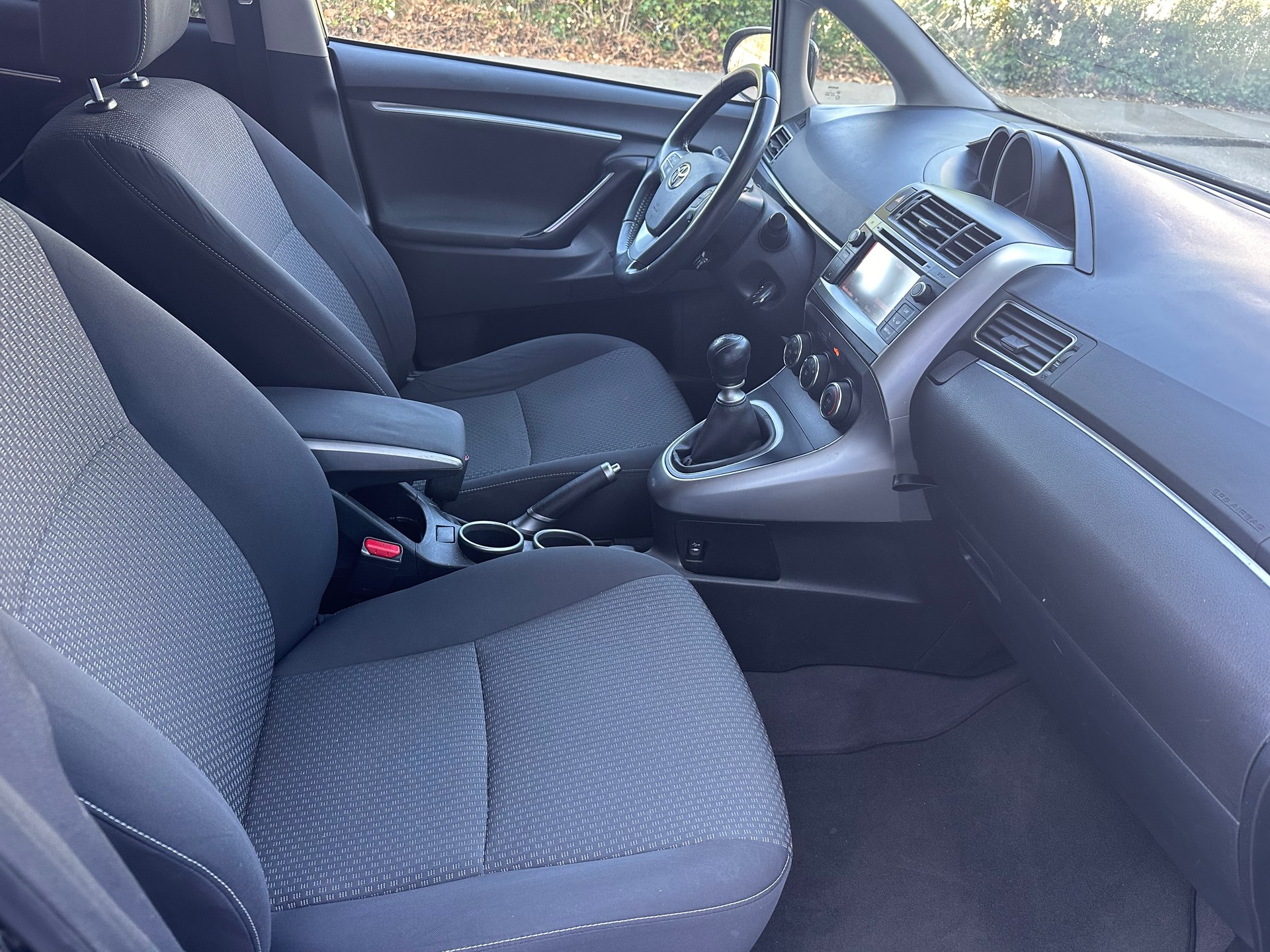 TOYOTA Verso 2.0 D-4D Luna-image-9