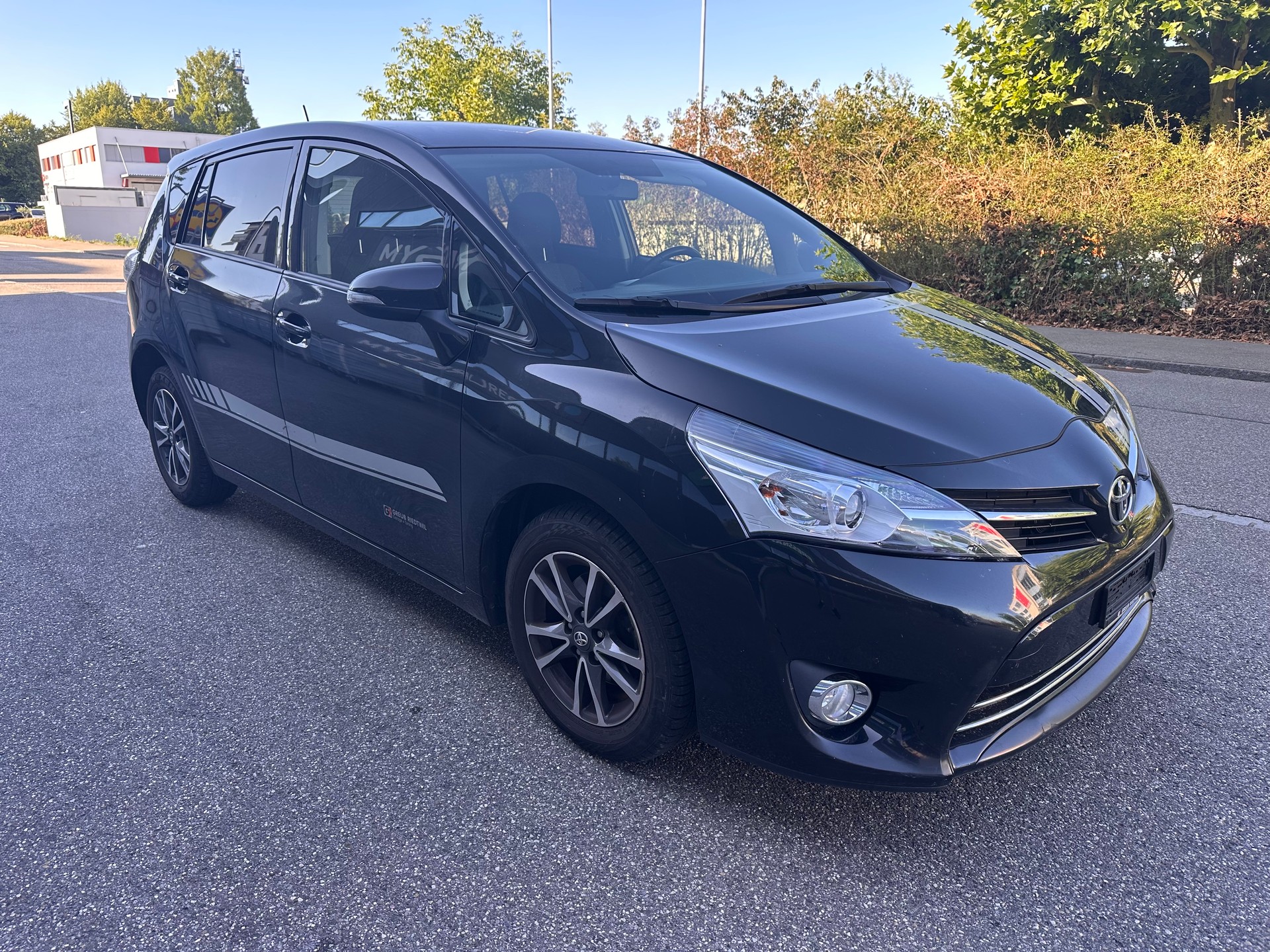 TOYOTA Verso 2.0 D-4D Luna-image-2