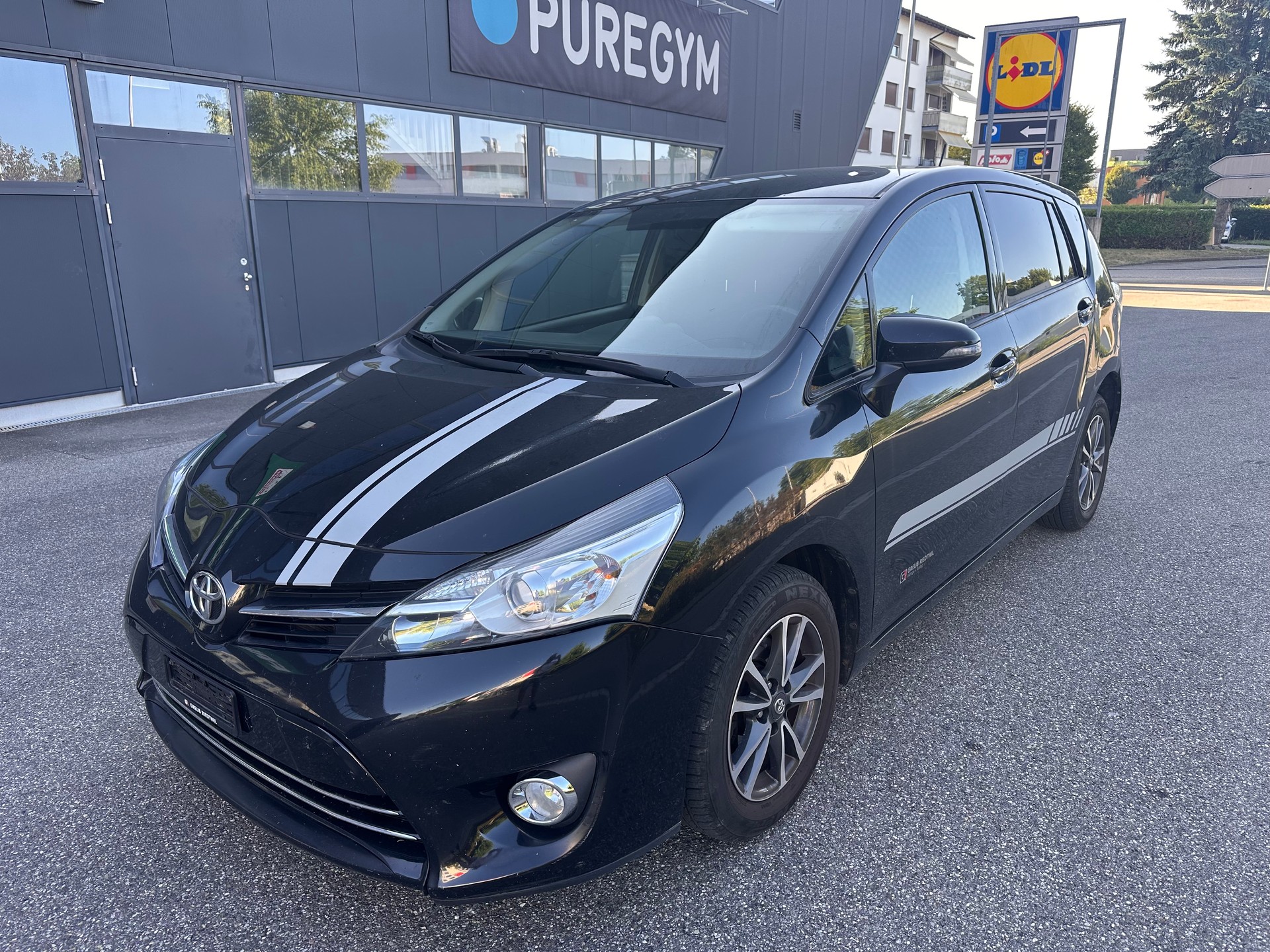 TOYOTA Verso 2.0 D-4D Luna-image-0